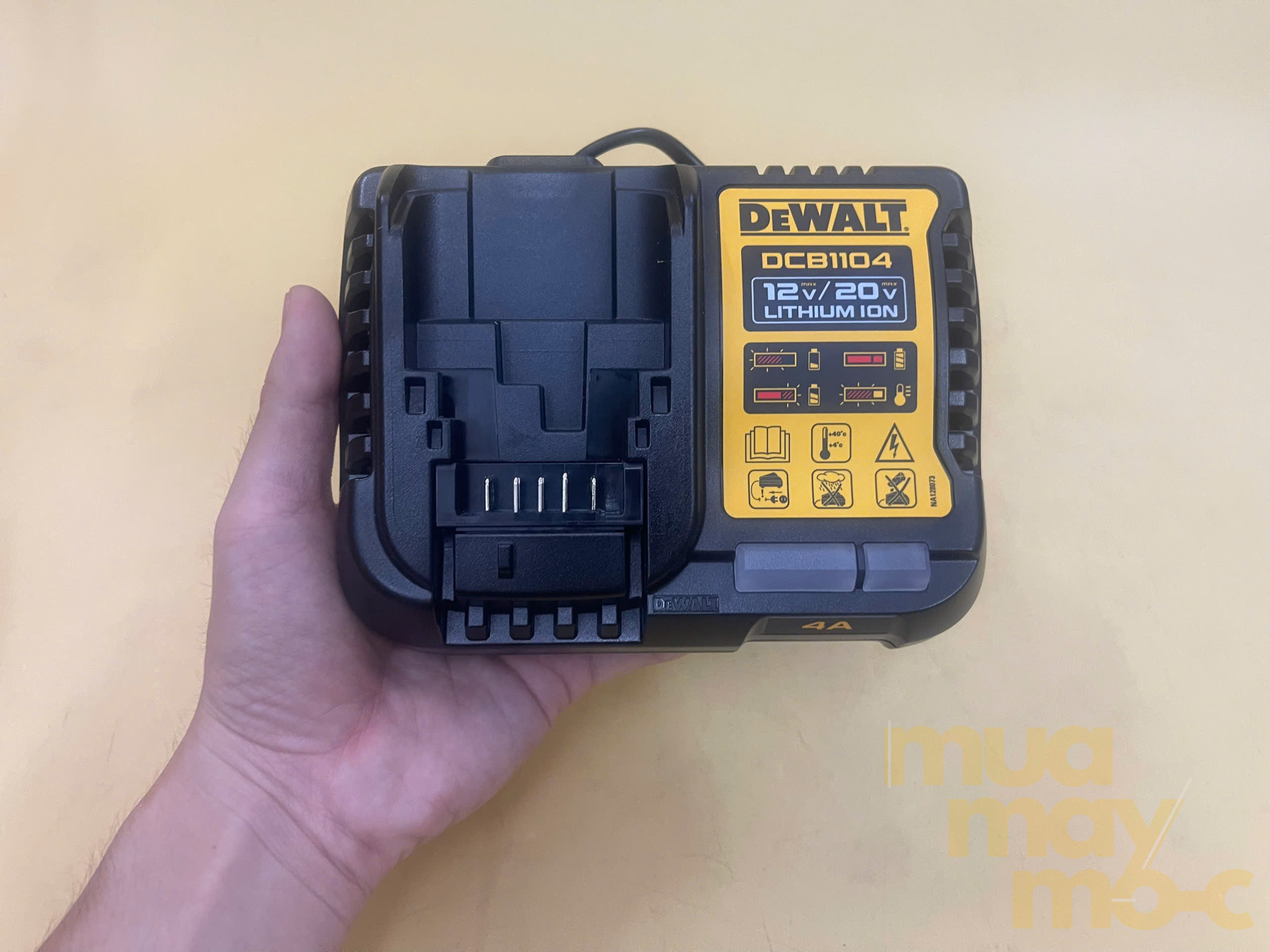 Sạc pin Dewalt DCB1104-B1 10.8V-18V dòng ra 4A