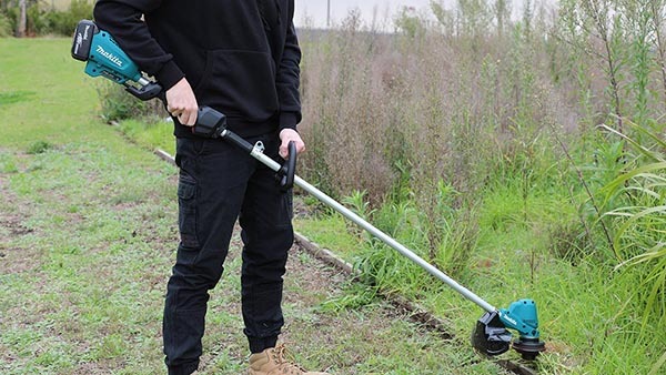 Ga lớn máy cắt cỏ: tăng lực cắt khi cỏ rậm, cỏ cao
