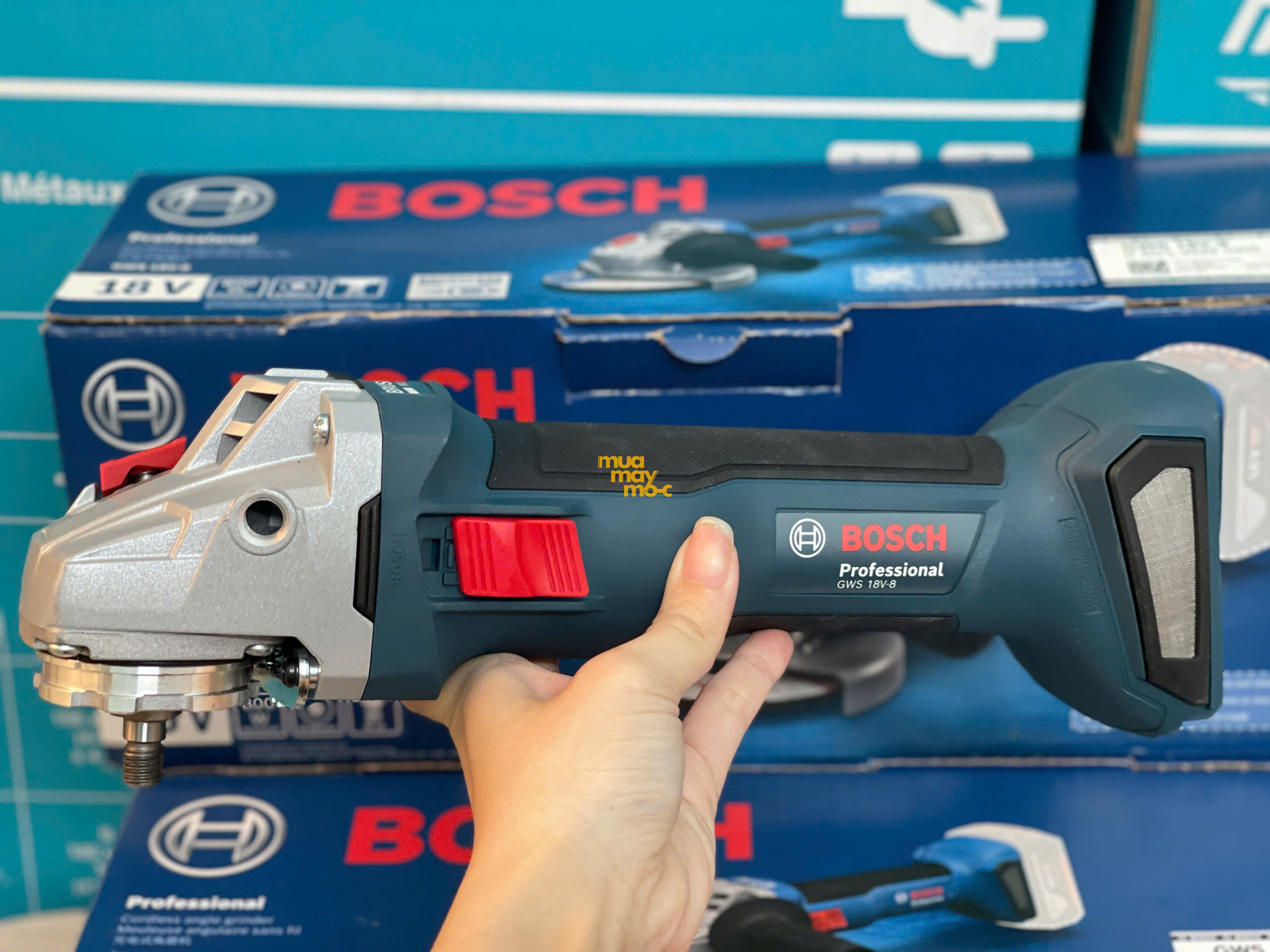 Công tắc trượt bên hông sườn máy Bosch GWS 18V-8