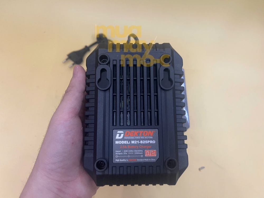 Sạc pin Dekton 21V 2.5A M21-S25Pro dùng điện 220V 50Hz