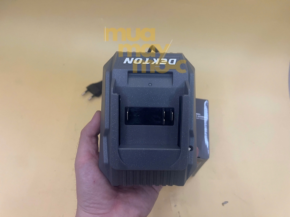 Đế sạc Dekton M21-S25Pro 21V 2.5A giúp xoay vòng pin nhanh cho máy pin 21V
