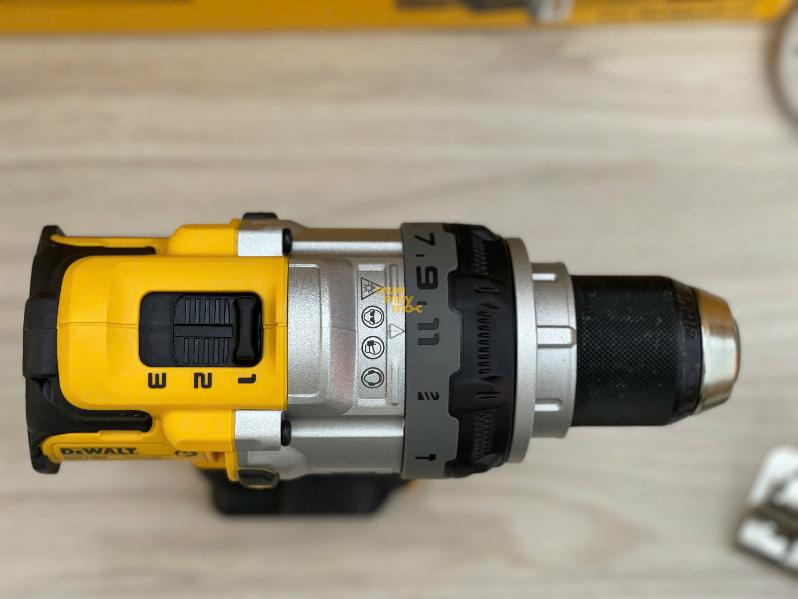 So sánh máy khoan búa pin Dewalt DCD1007 và Dewalt DCD999