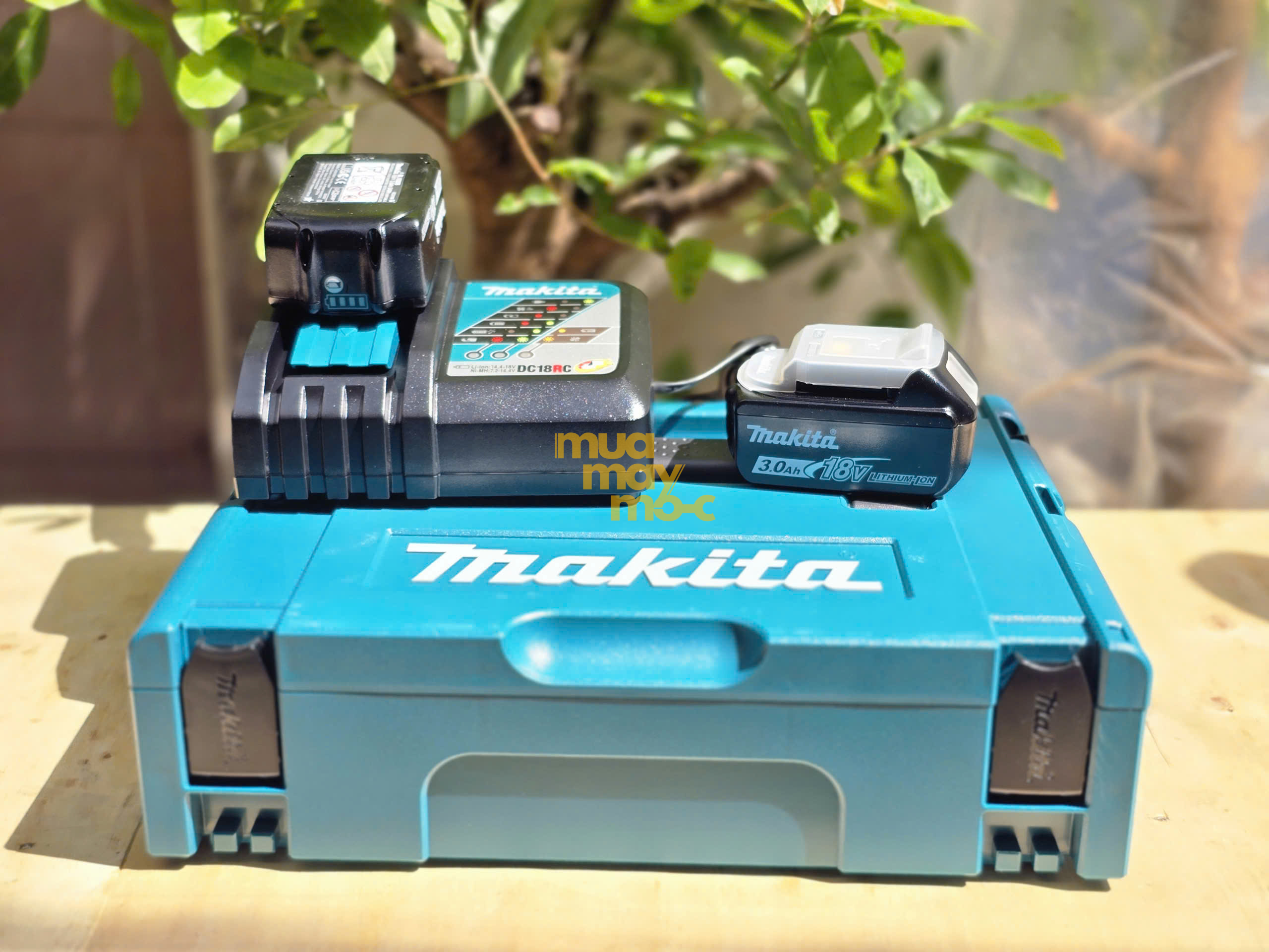 Bộ sạc và 2 pin Makpac Makita 197952-5 (18V 3.0Ah)