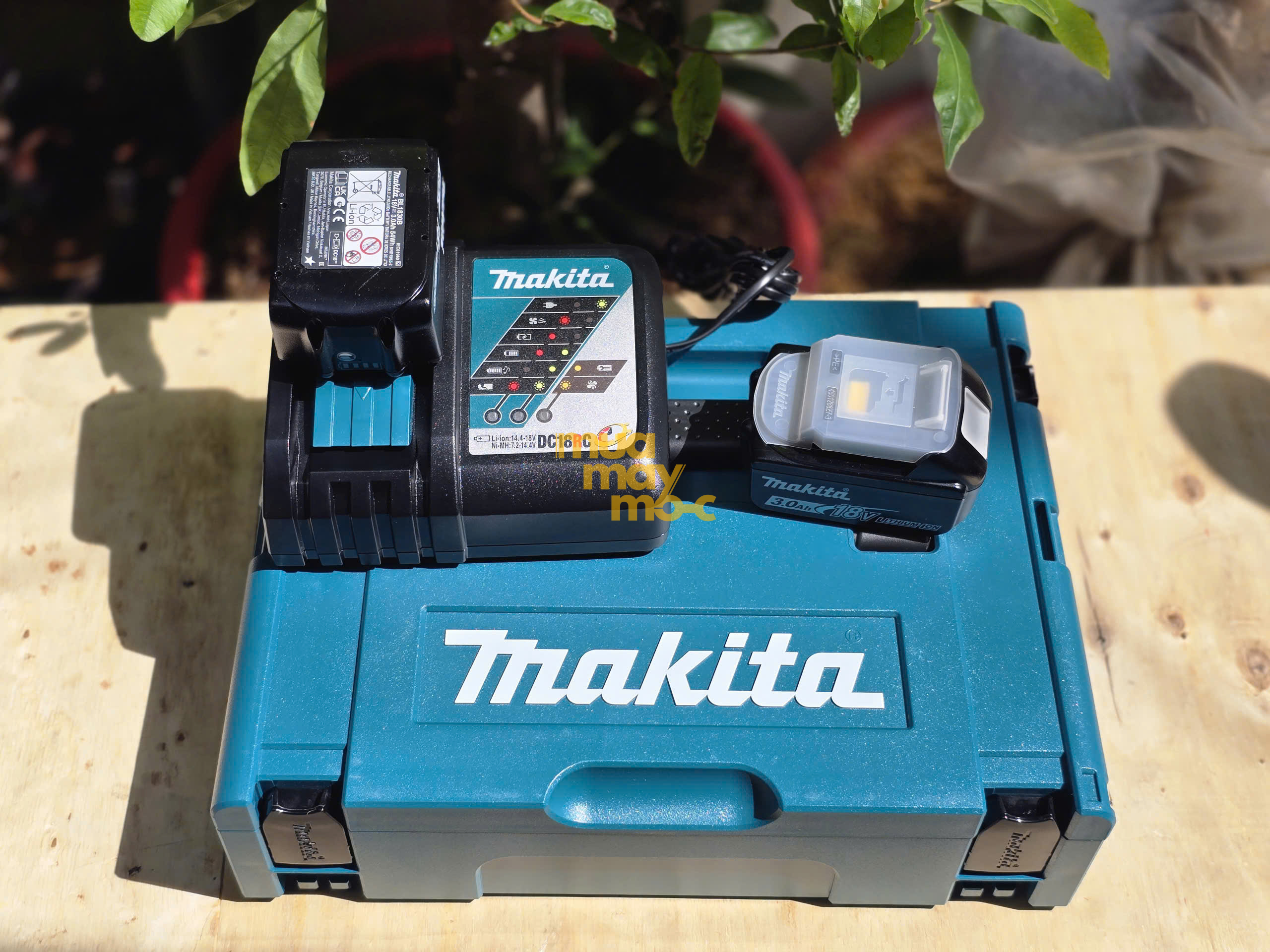 Bộ sạc và 2 pin Makpac Makita 197952-5 (18V 3.0Ah)