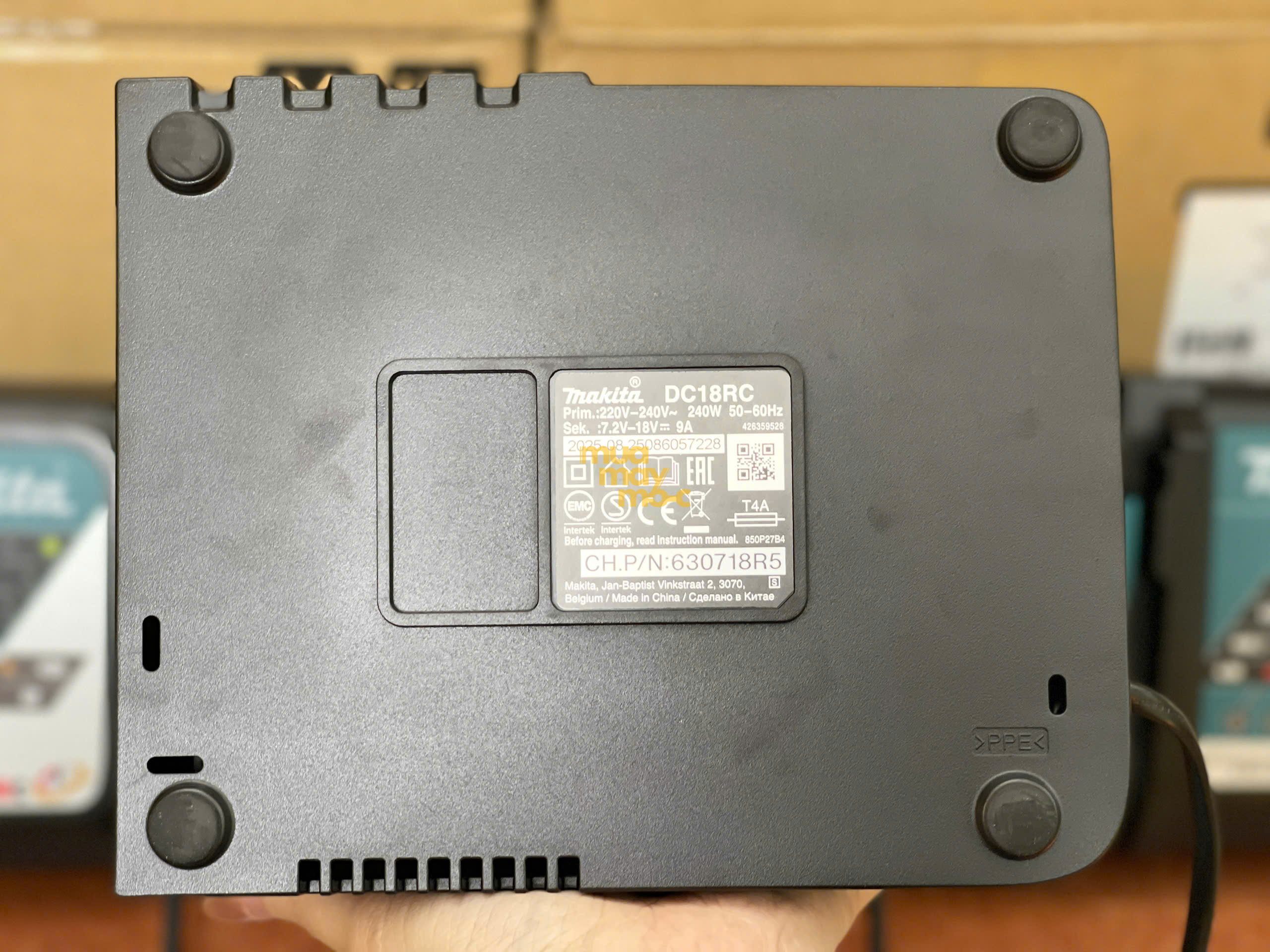 Trọn bộ sạc nhanh Makita DC18RC nguyên kiện