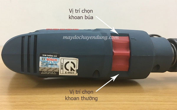Kiểm tra dây nguồn và ổ cắm khi dùng máy khoan điện