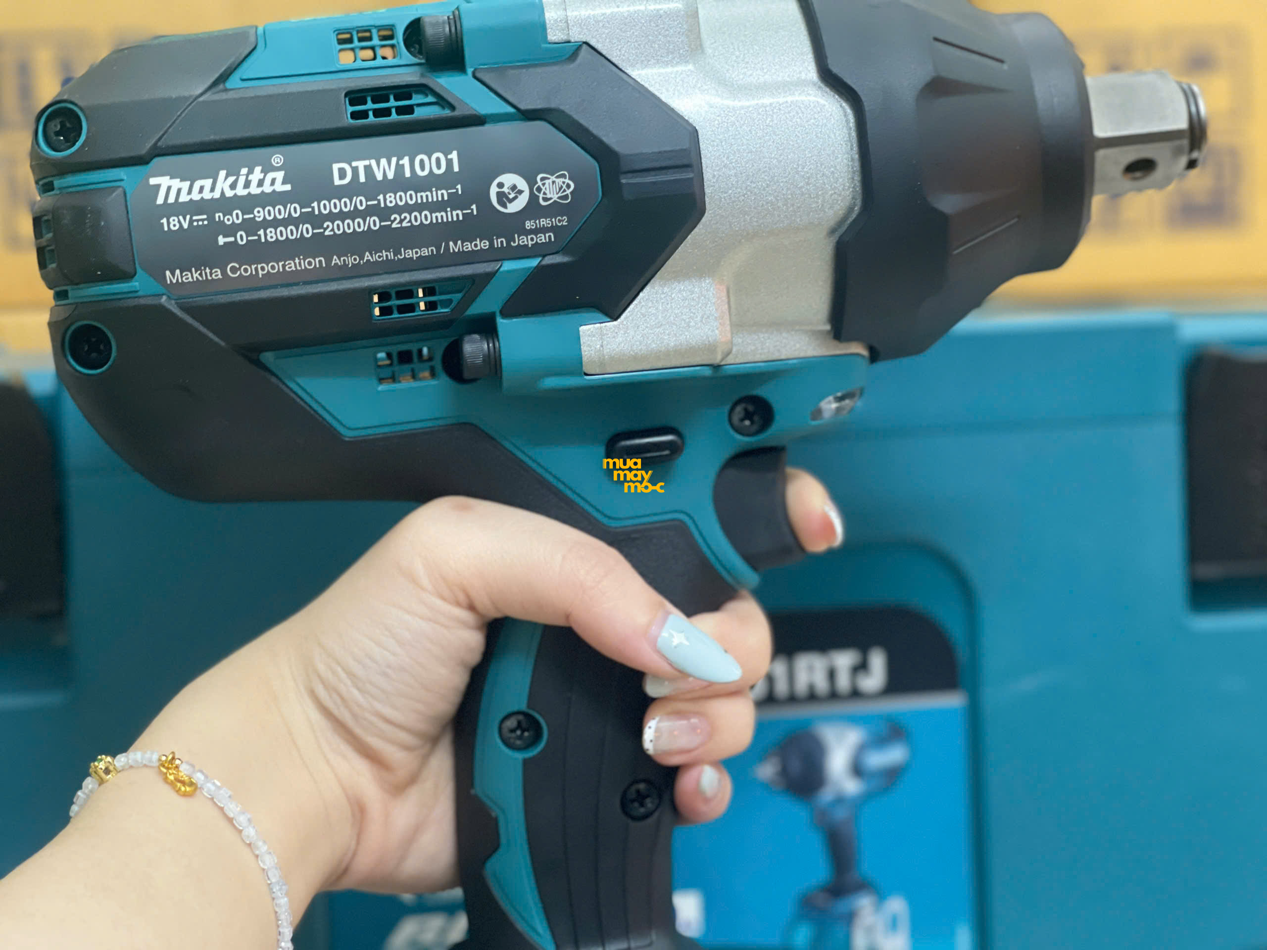 Máy siết bu lông dùng pin 3/4″ Makita DTW1001RTJ 18V
