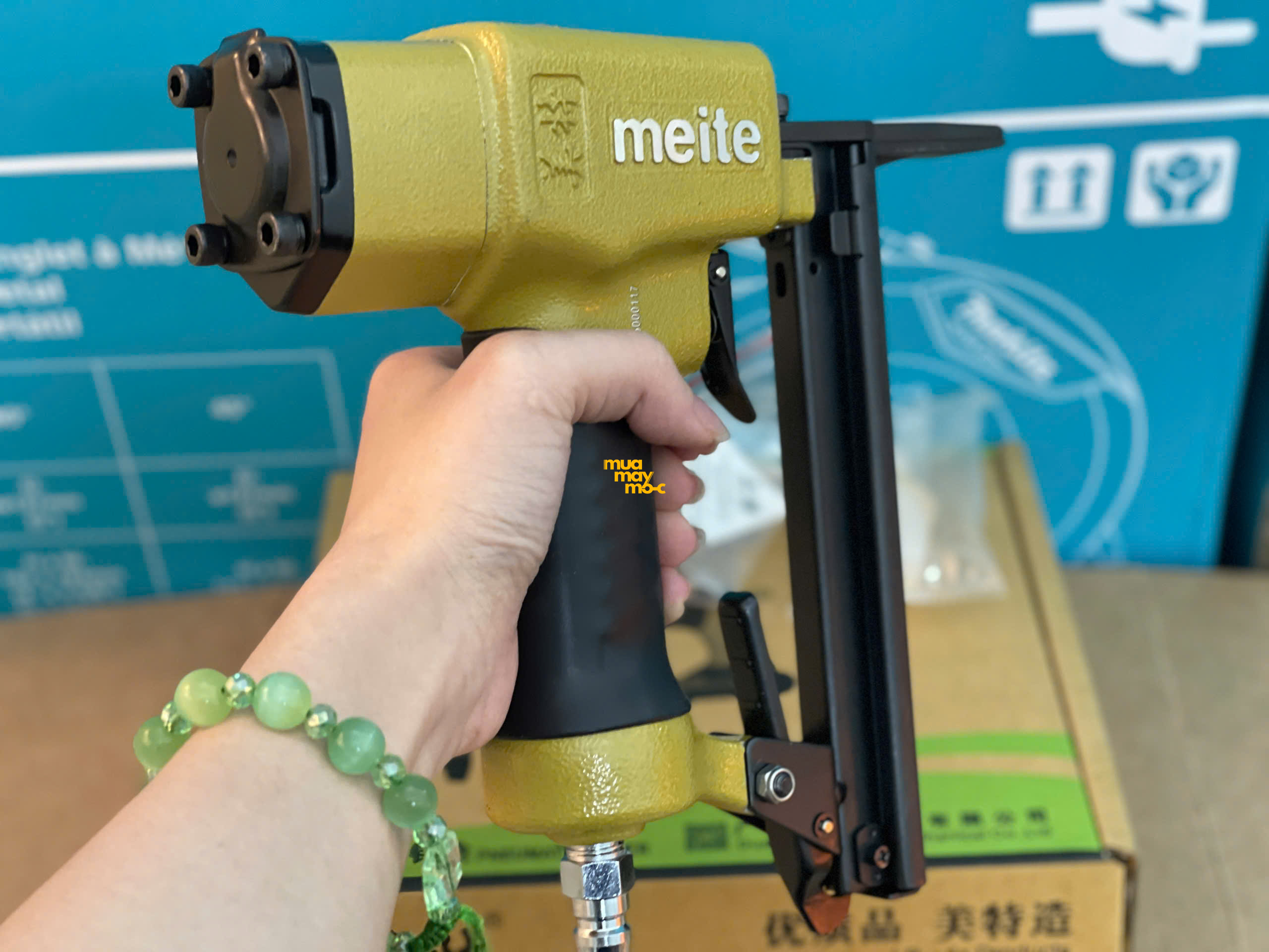 Súng Bắn Đinh Ghim Meite 7116BL Mỏ Dài Dùng Hơi