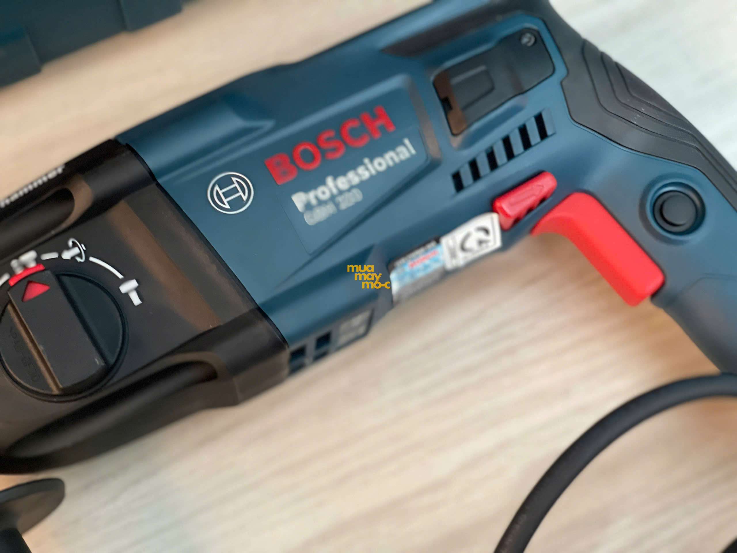 Máy khoan búa kiểu xoay dùng mũi SDS plus Bosch GBH 220