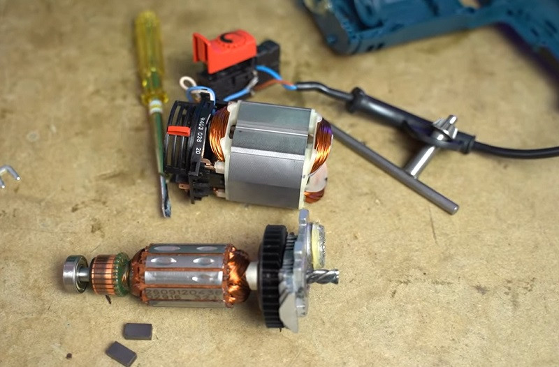 Thay rotor stator máy mài khi có mùi khét và bốc khói
