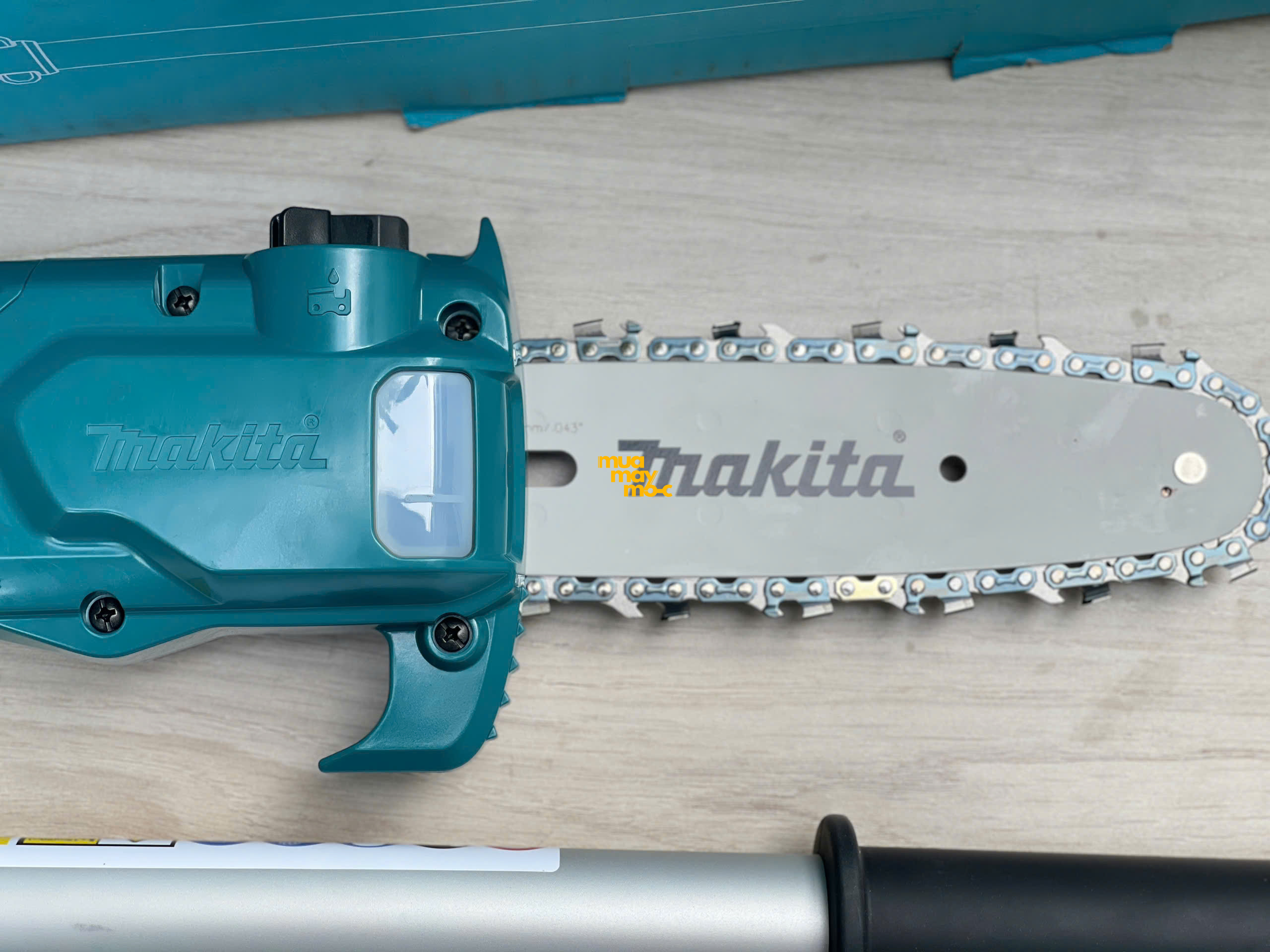 Máy cưa cành trên cao dùng pin Makita DUA200Z01 (Chưa Pin & Sạc)