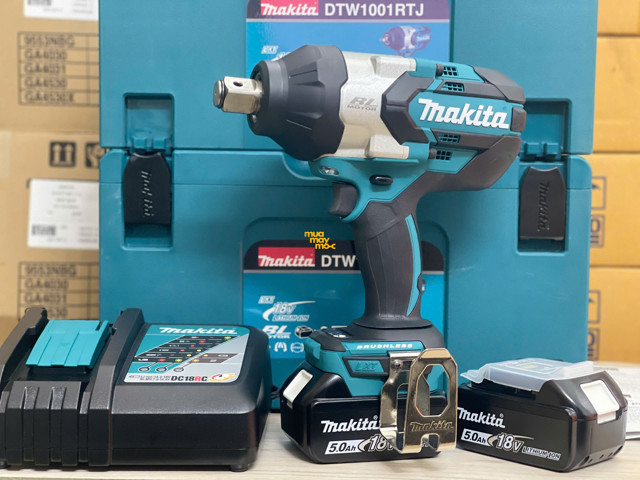 Máy siết bu lông dùng pin 3/4″ Makita DTW1001RTJ 18V