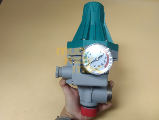 Máy bơm nước điều khiển tự động TOTAL TWPS102 ổn định áp lực nước