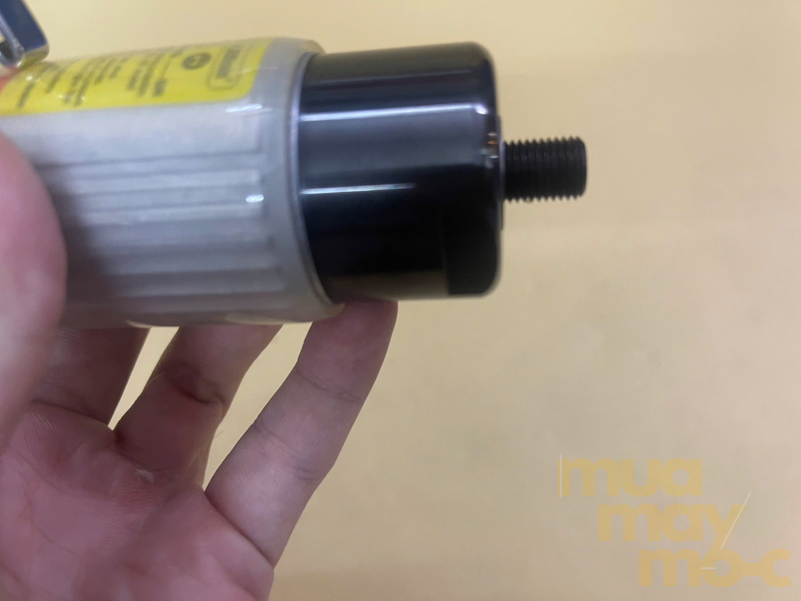 Máy khoan hơi Kawasaki KPT-74B ứng dụng trong xưởng cơ khí