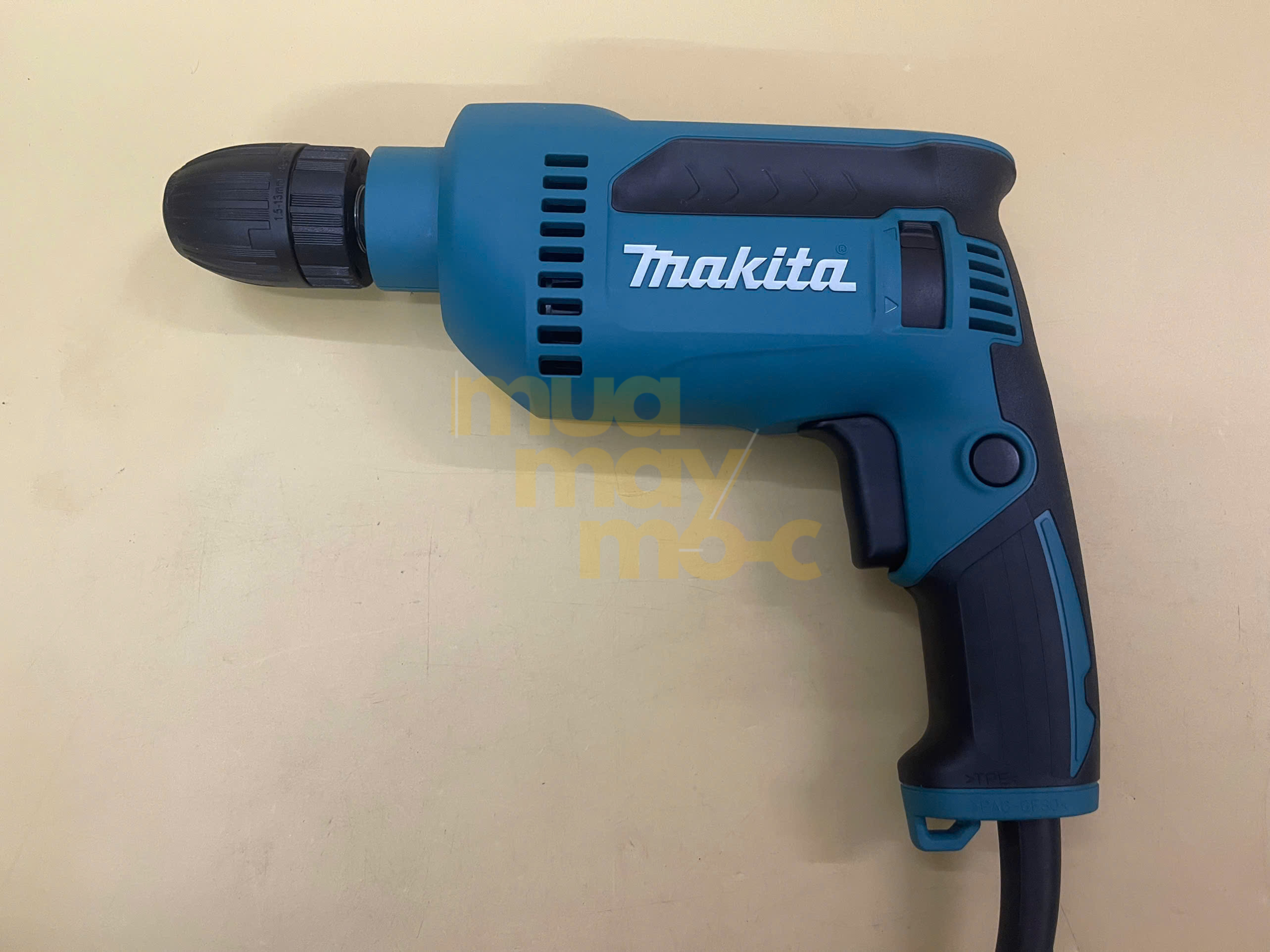 Máy khoan 630W Makita DP4021