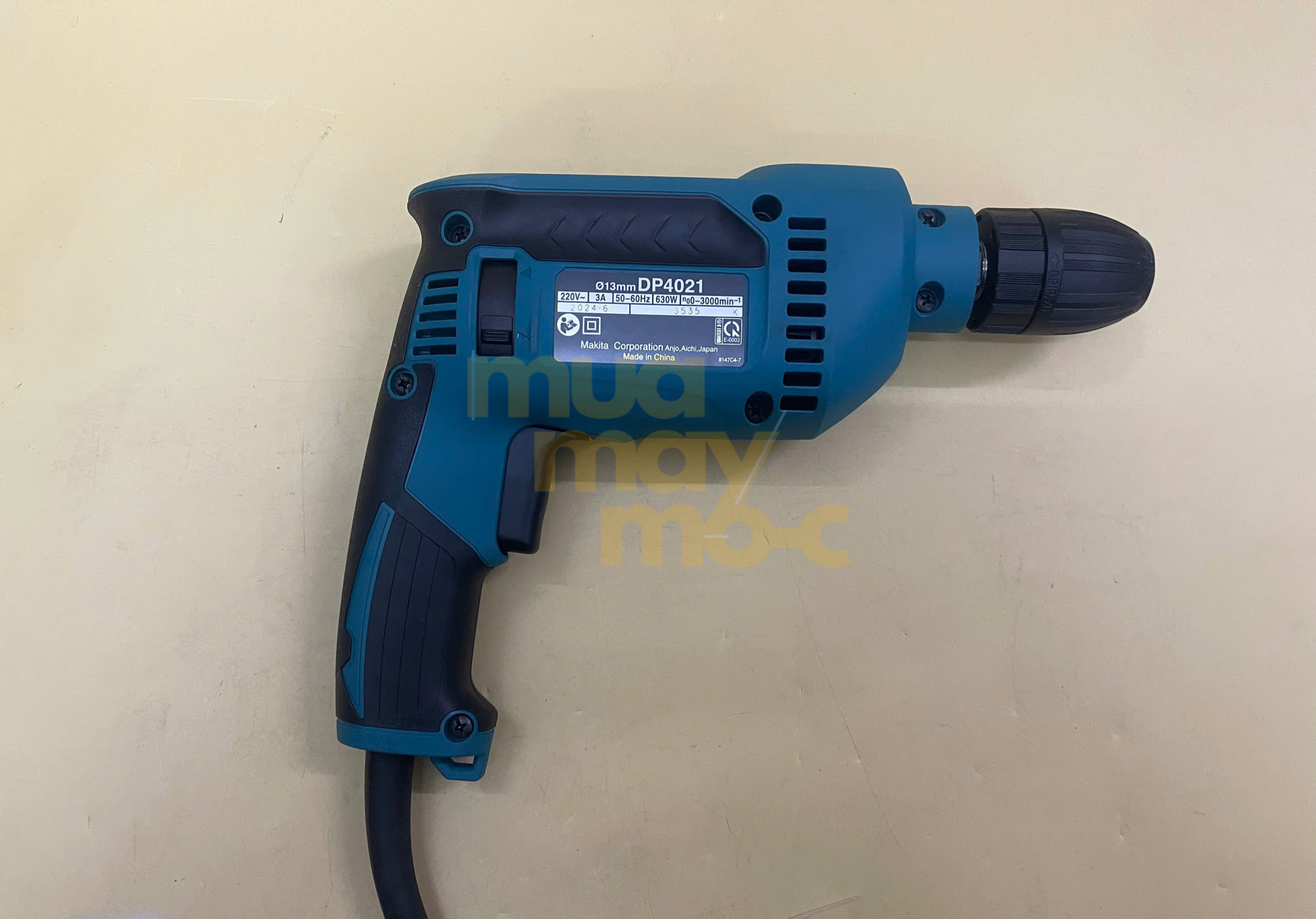 Máy khoan 630W Makita DP4021