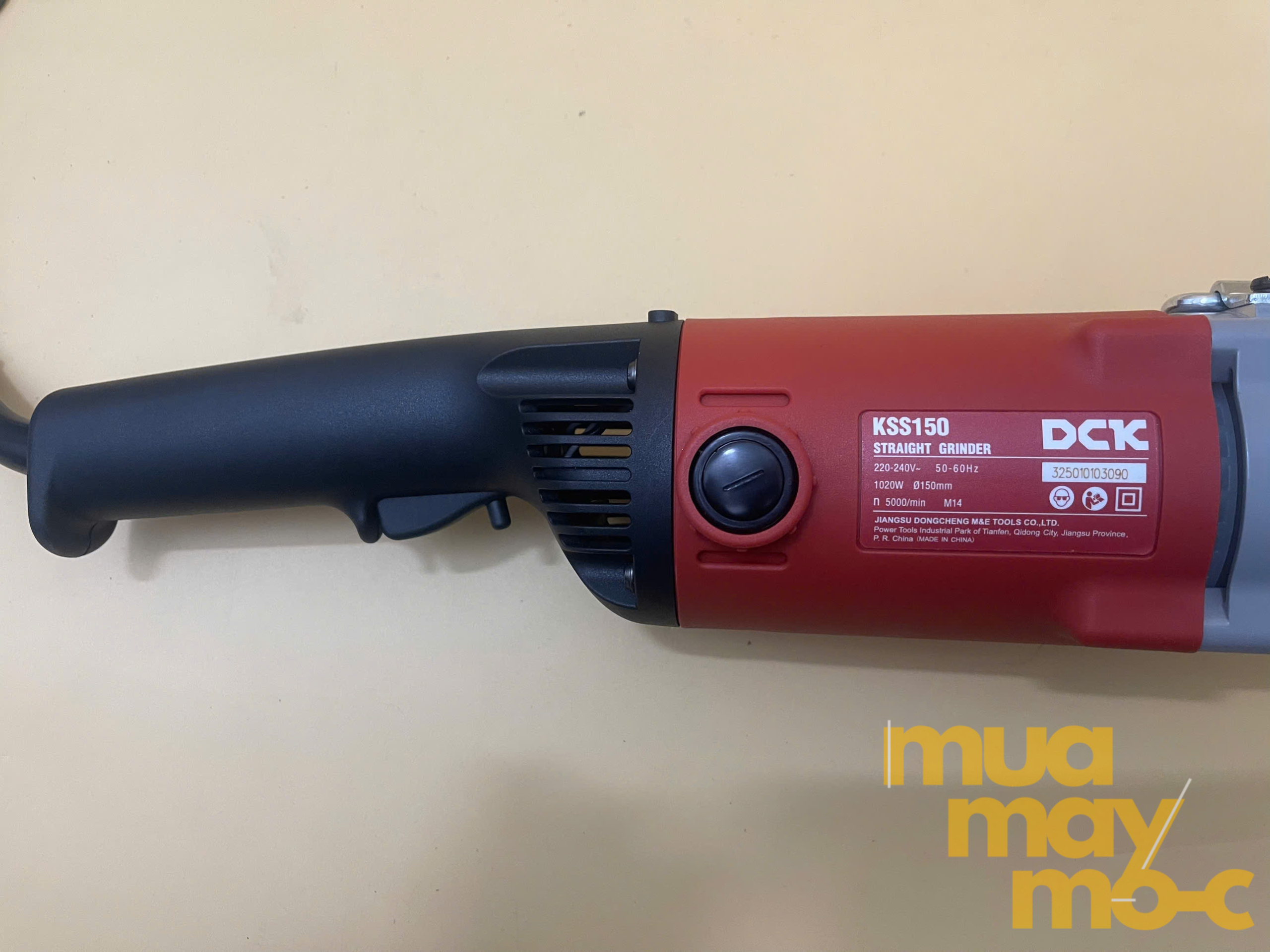 Máy mài góc DCK KSS150 hoạt động ổn định