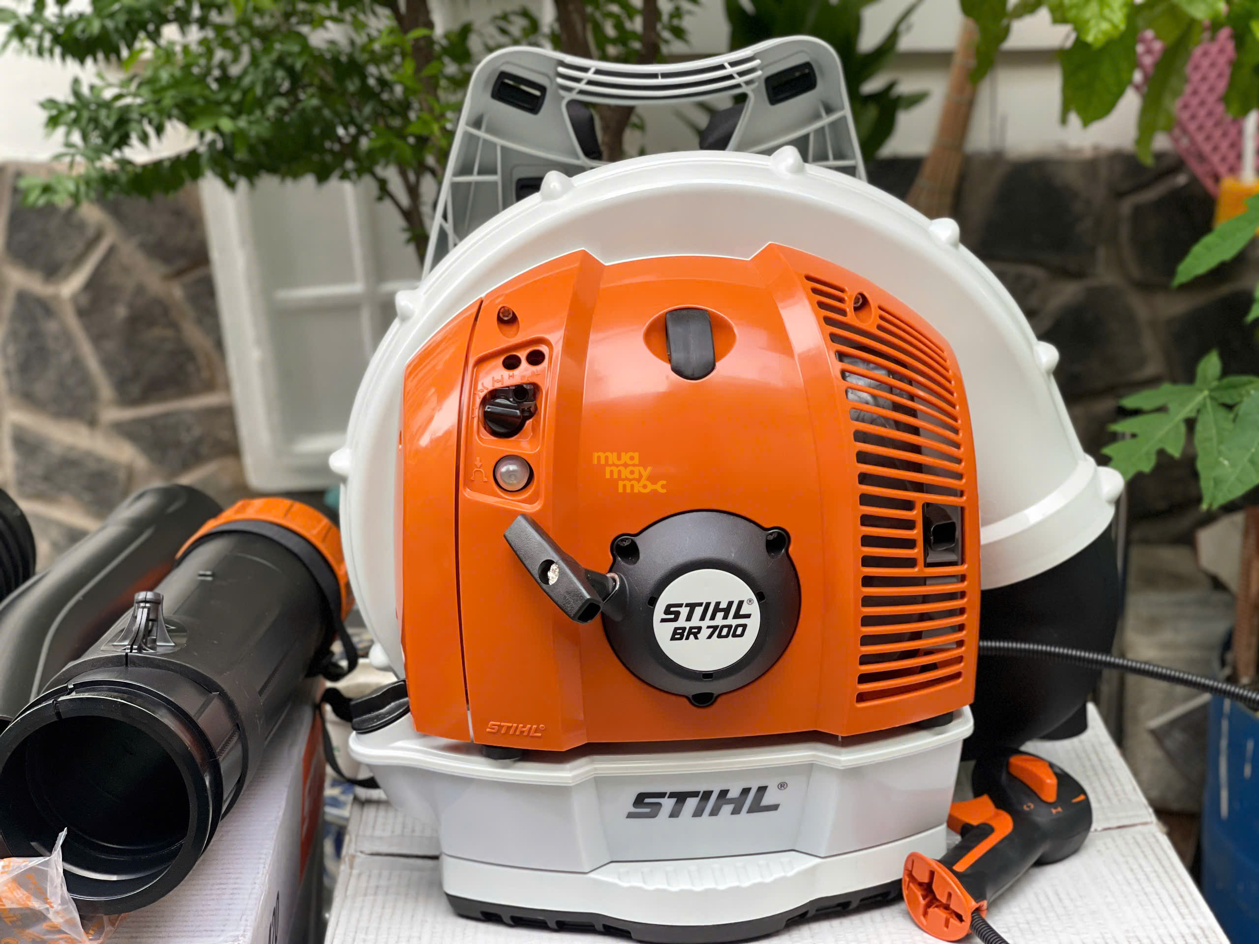 Mặt chính diện quạt hướng trục máy thổi Stihl BR 700