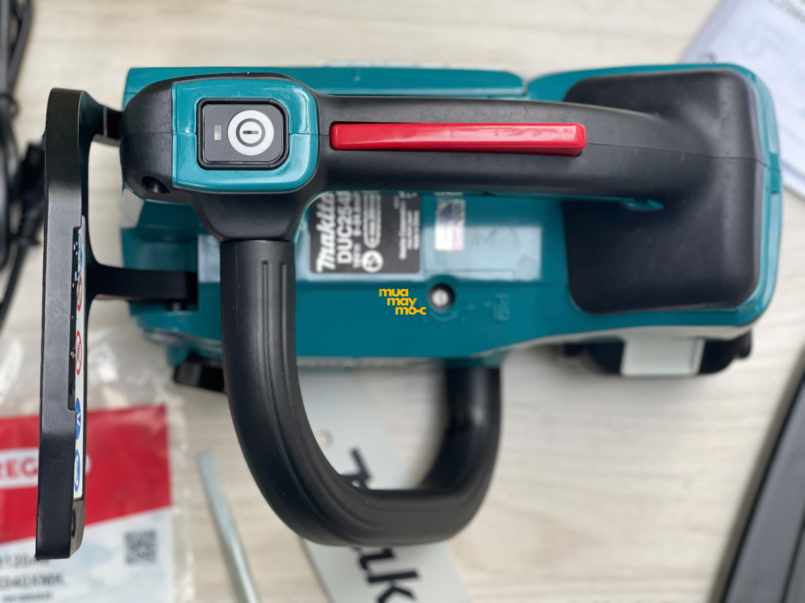 Tem thông số kỹ thuật chính hãng của Makita DUC254RT