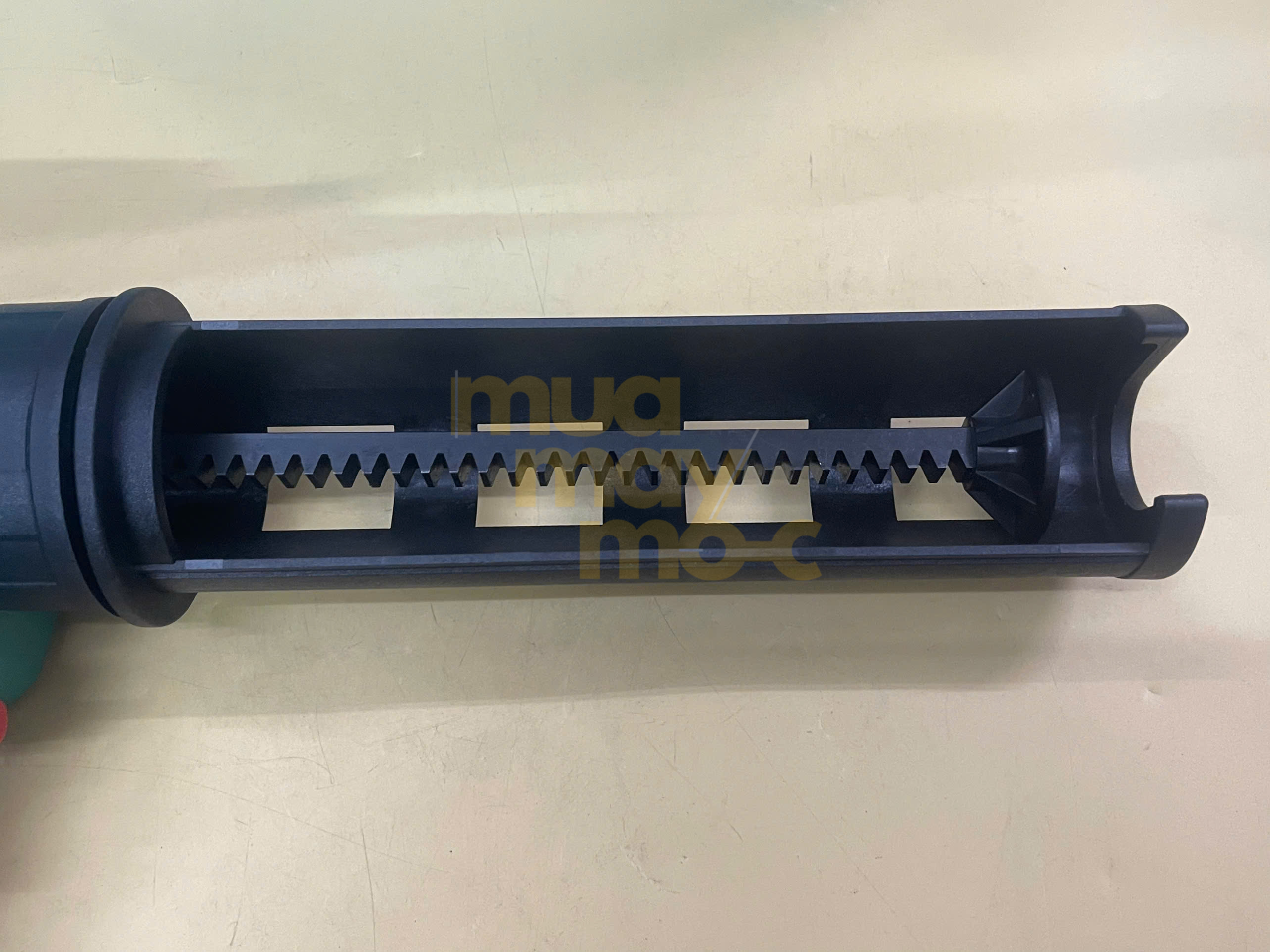 Thiết kế thân máy bắn keo silicone DCA ADPJ12Z gọn nhẹ, cơ động