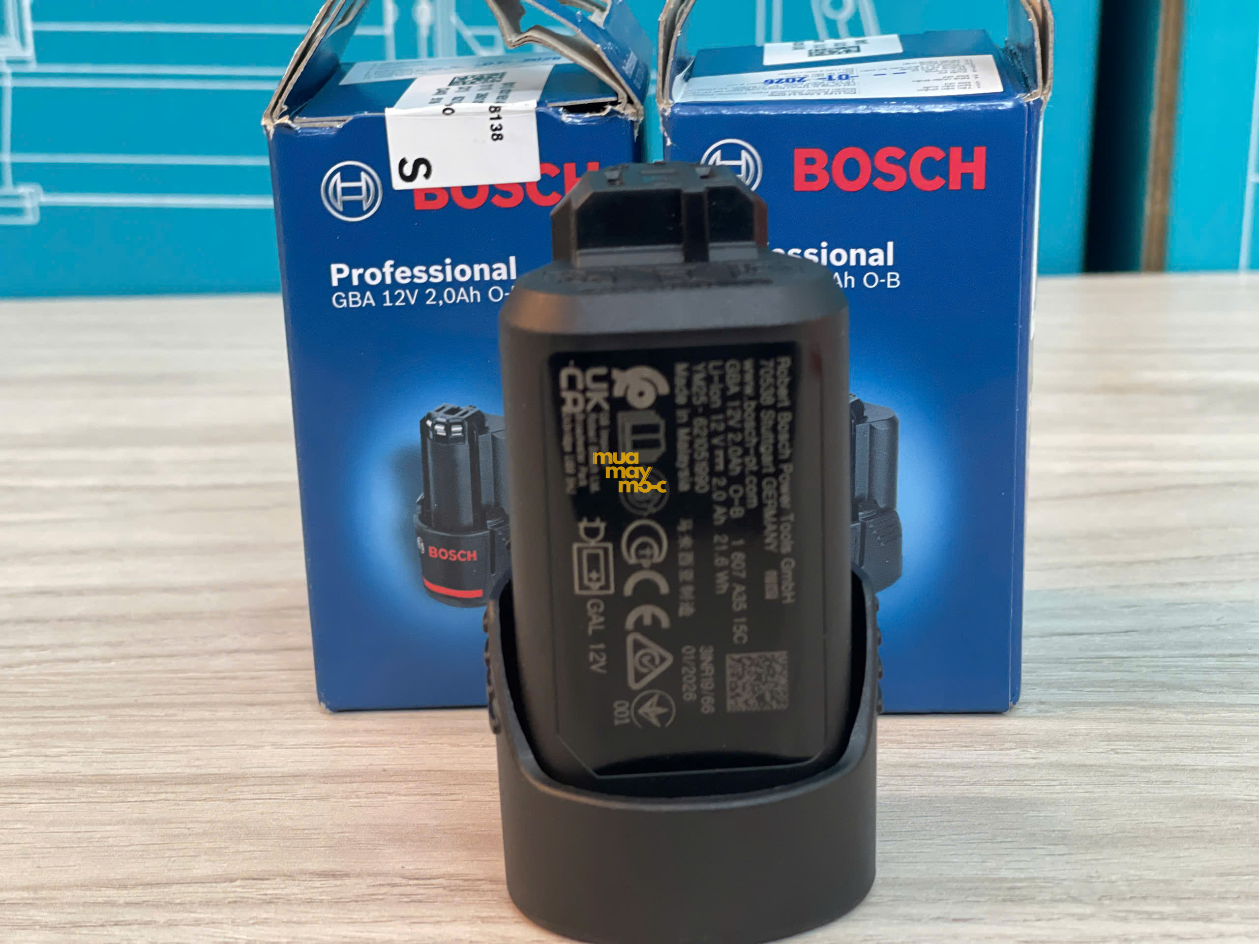 Tem in thông số chi tiết trên quả pin Bosch 1600A00F6X