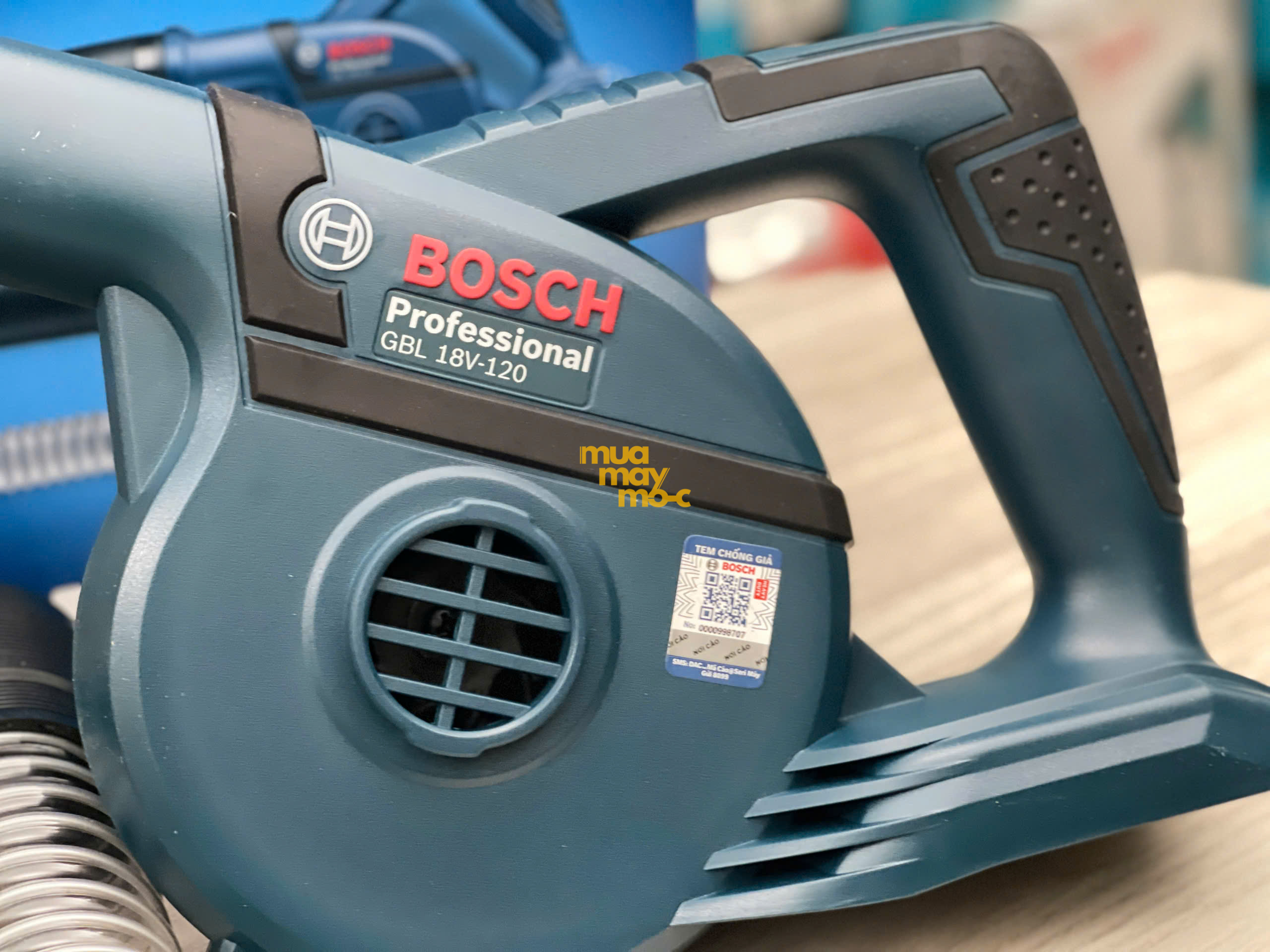 Khớp nối vòi chắc chắn của Bosch GBL 18V-120