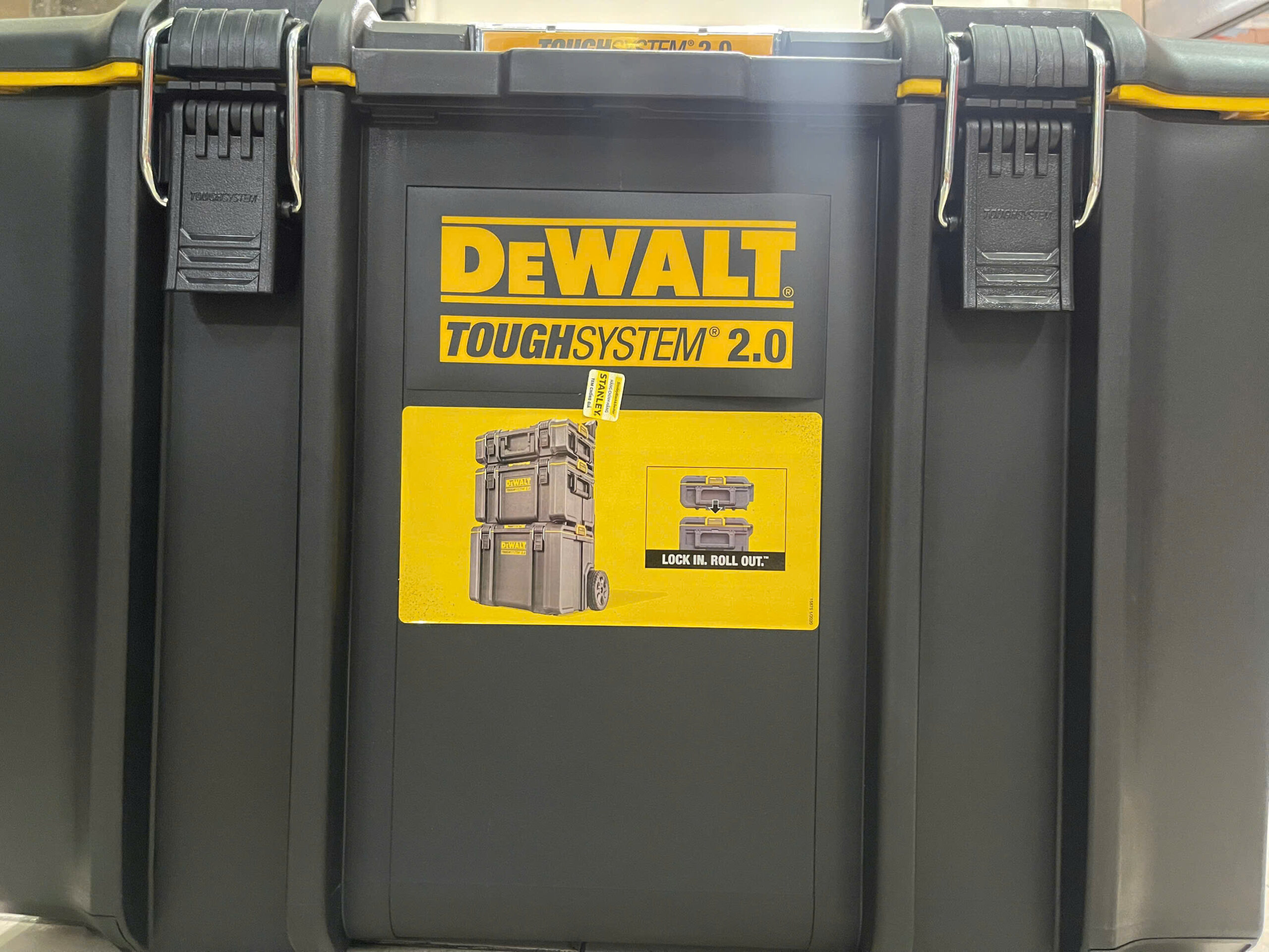 Hộp dụng cụ (nhựa) có xe đẩy Dewalt DWST08450