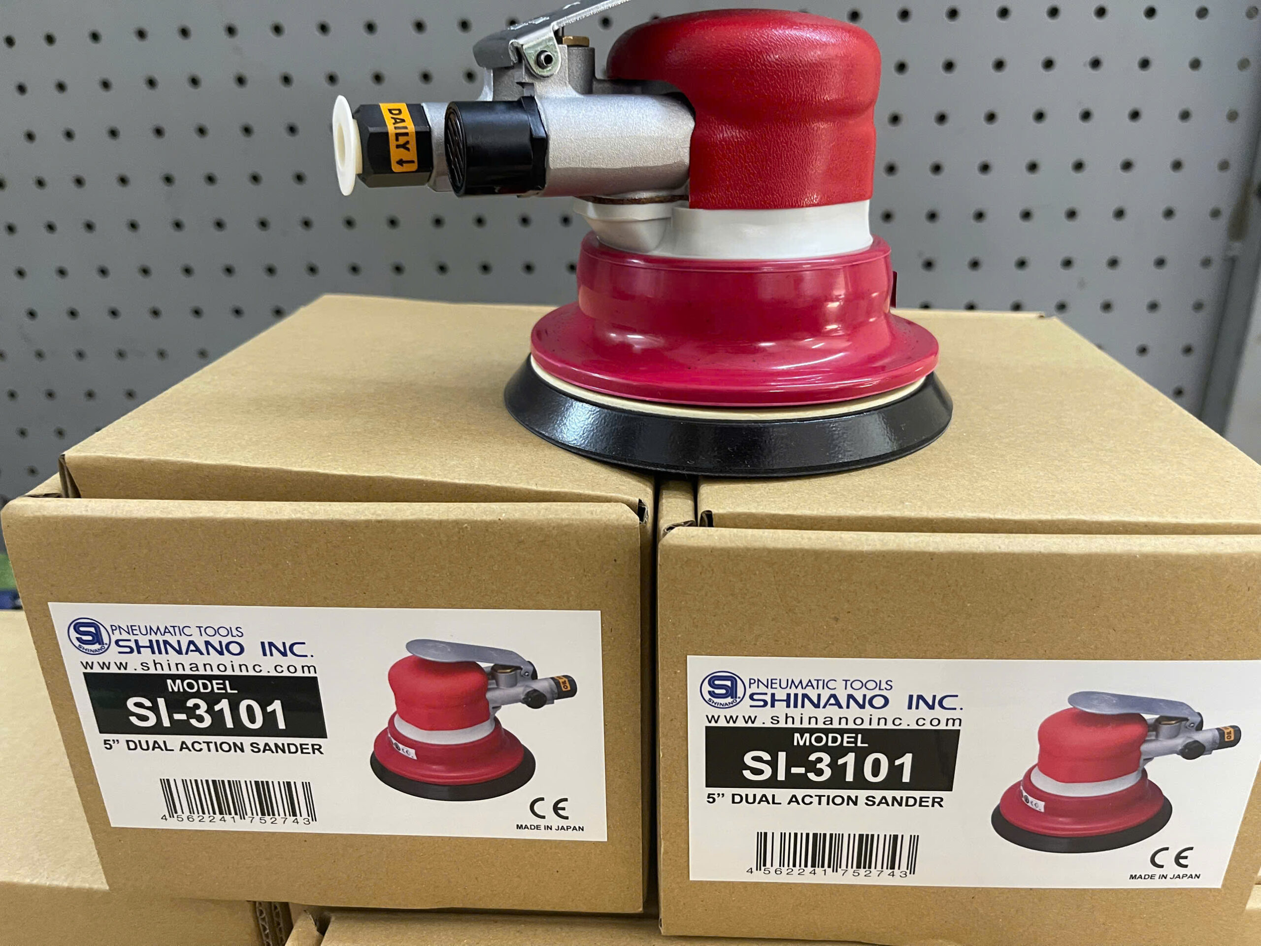 125mm Máy chà nhám tròn Shinano SI-3101