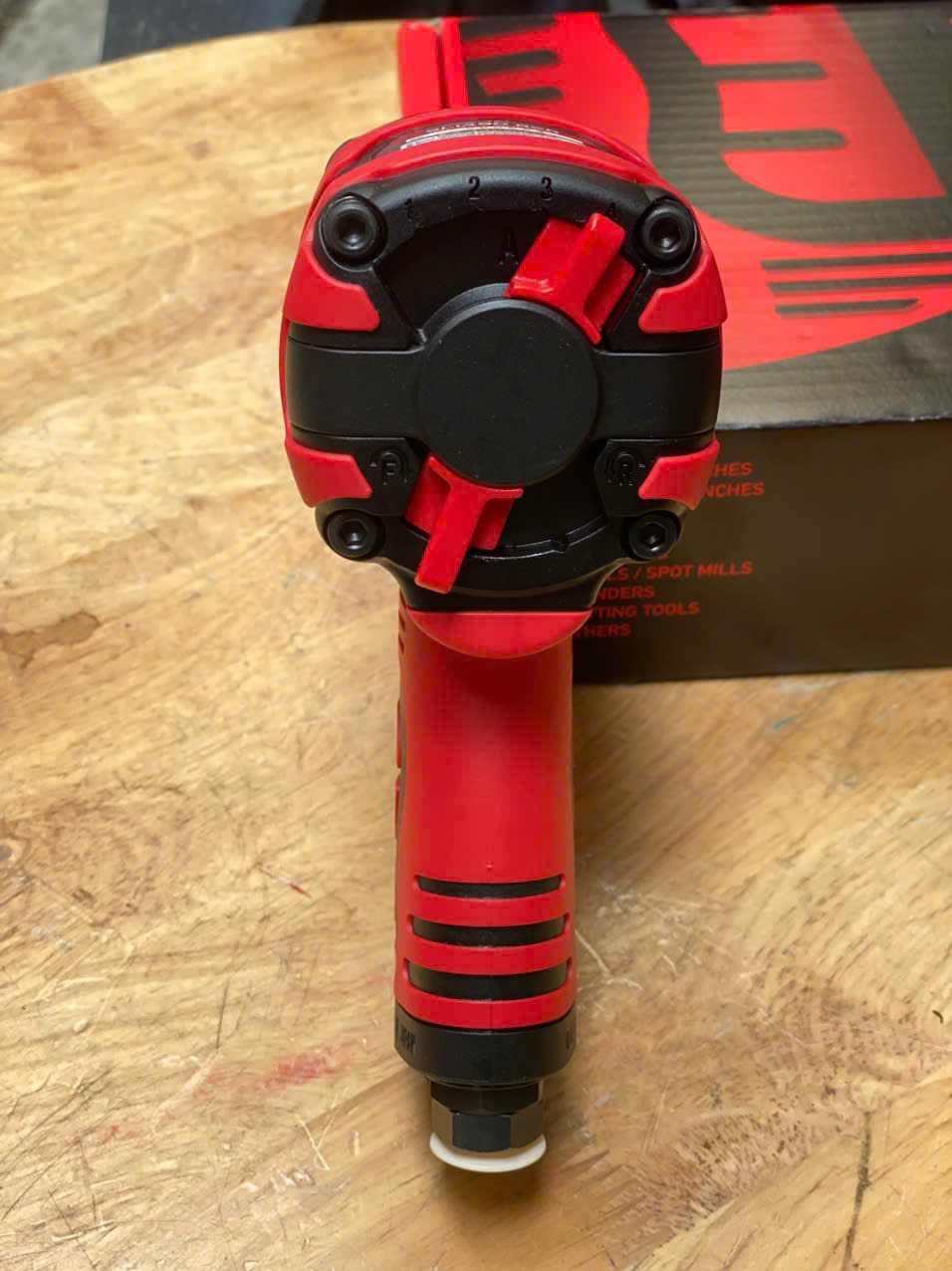 Súng vặn bu lông Shinano 1/2″ SI-1490BSR