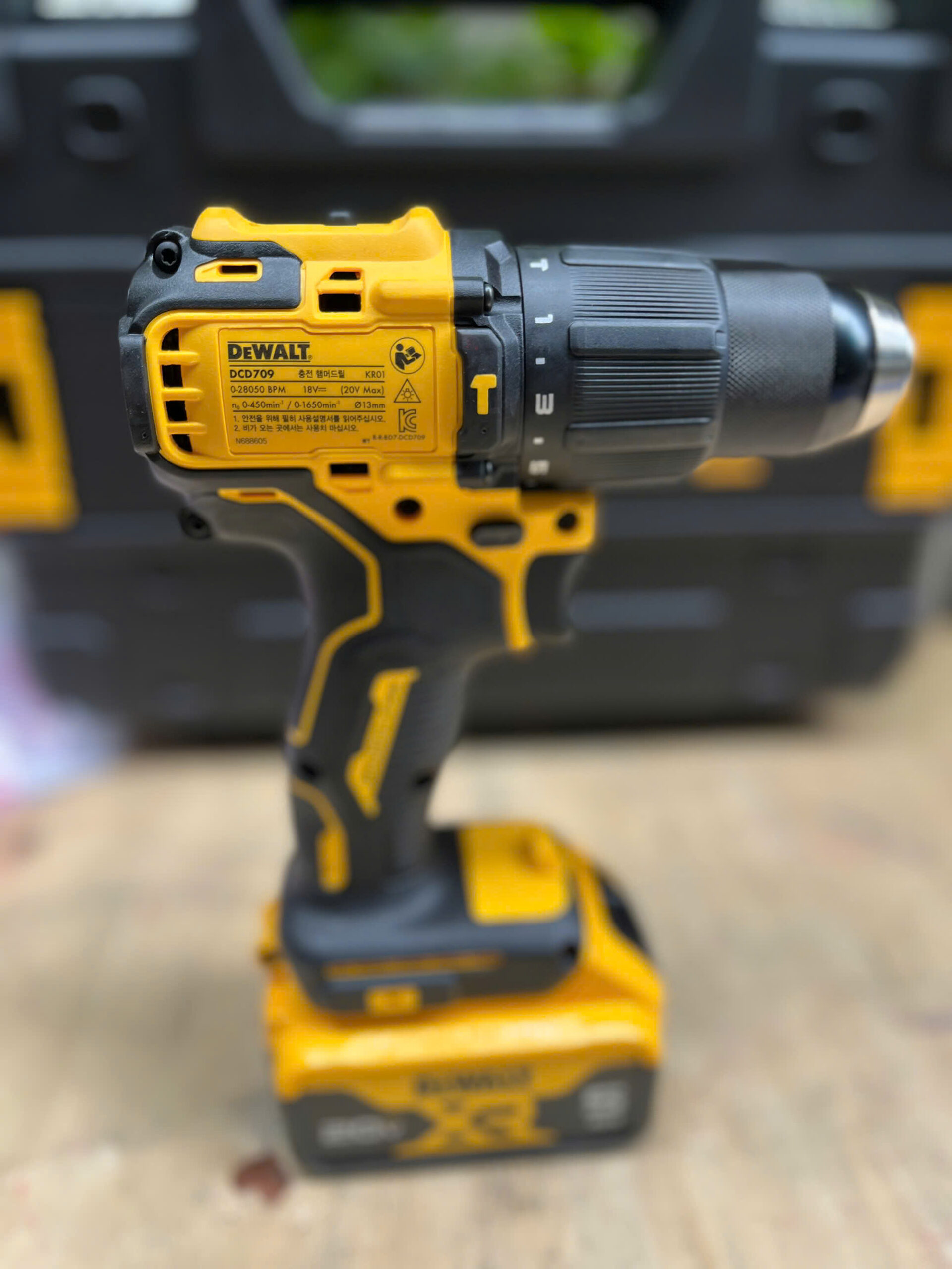 Máy Khoan Pin Động Lực DEWALT DCD709P2-KR 18V