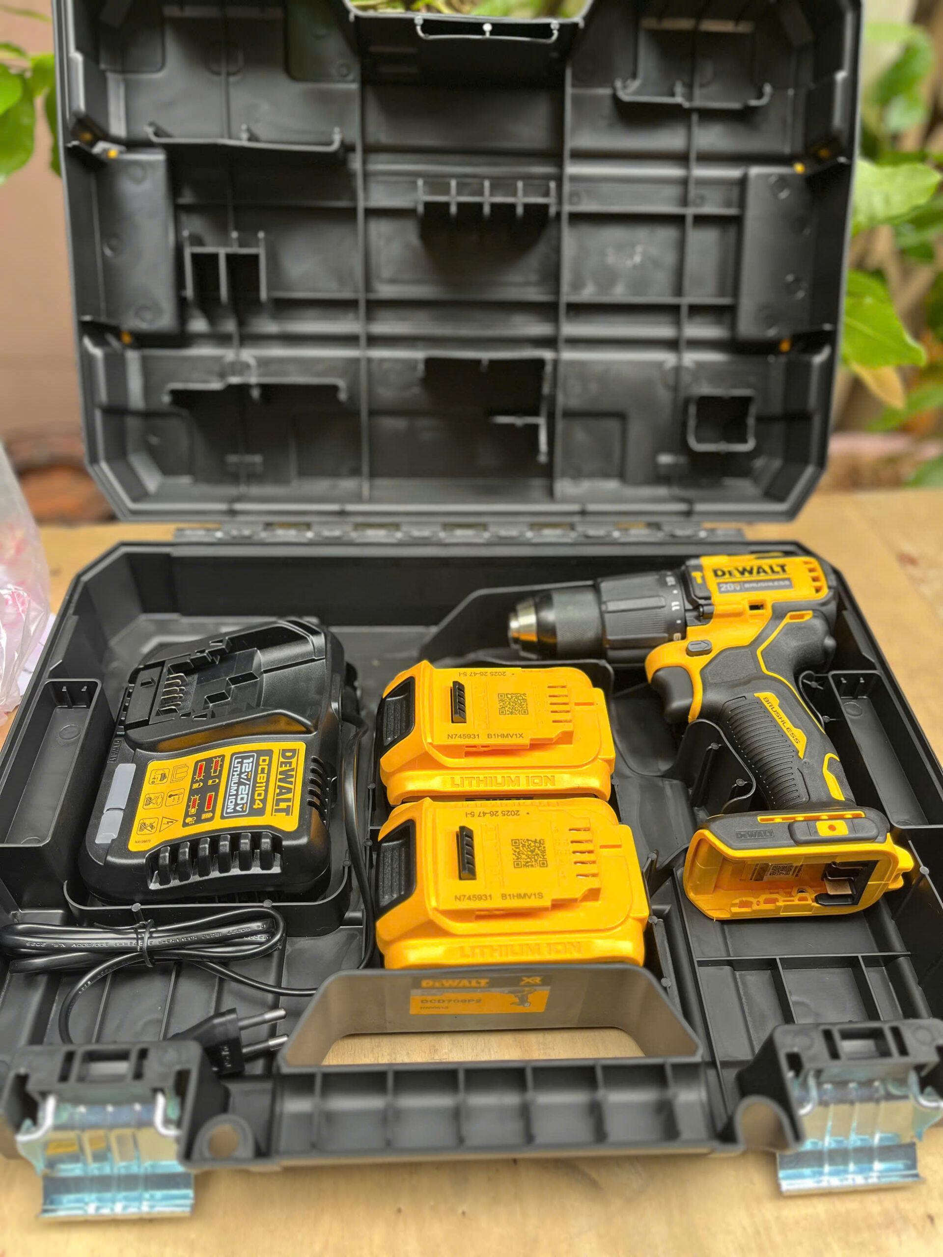 Máy Khoan Pin Động Lực DEWALT DCD709P2-KR 18V