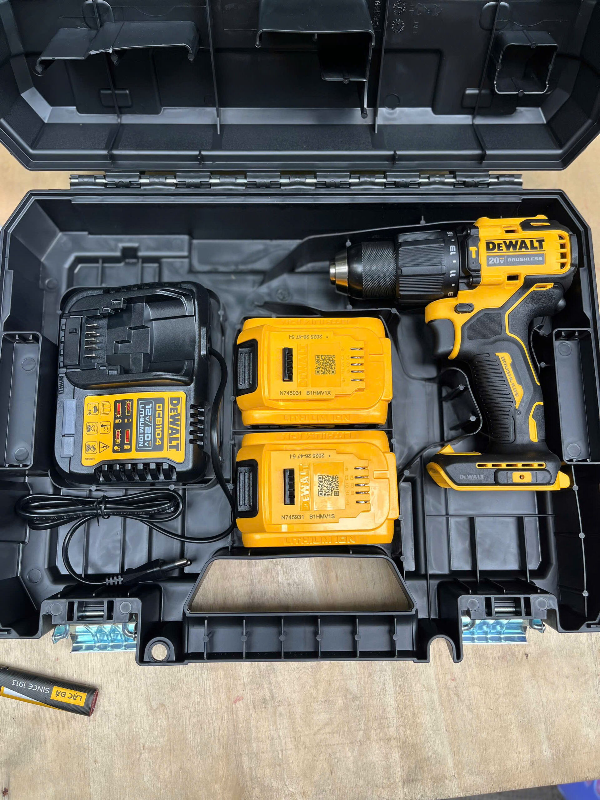 Máy Khoan Pin Động Lực DEWALT DCD709P2-KR 18V