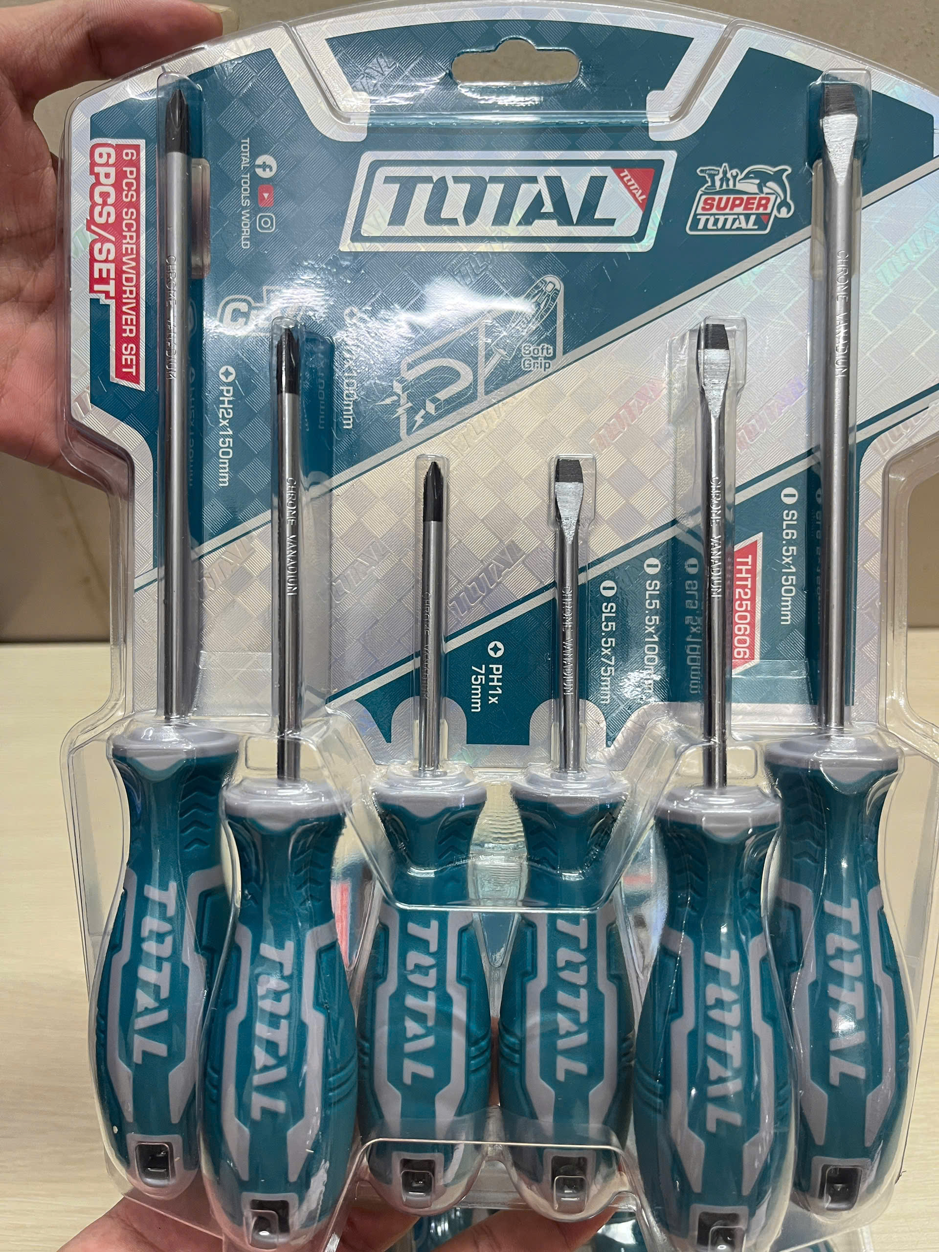 Bộ tuốc nơ vít (tô vít) 6 chi tiết Total THT250606