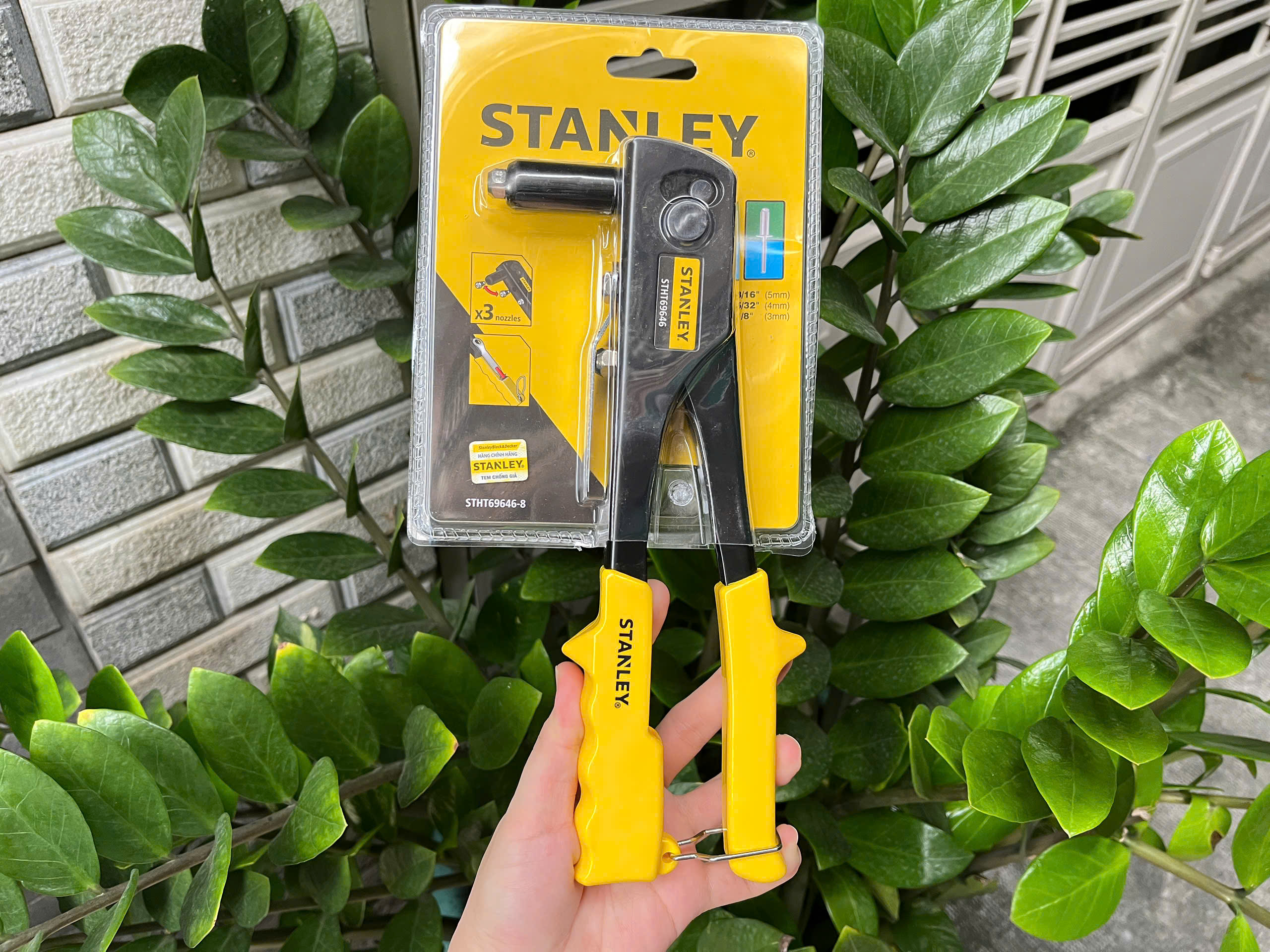 Kìm rút rive 3 lỗ Stanley STHT69646-8