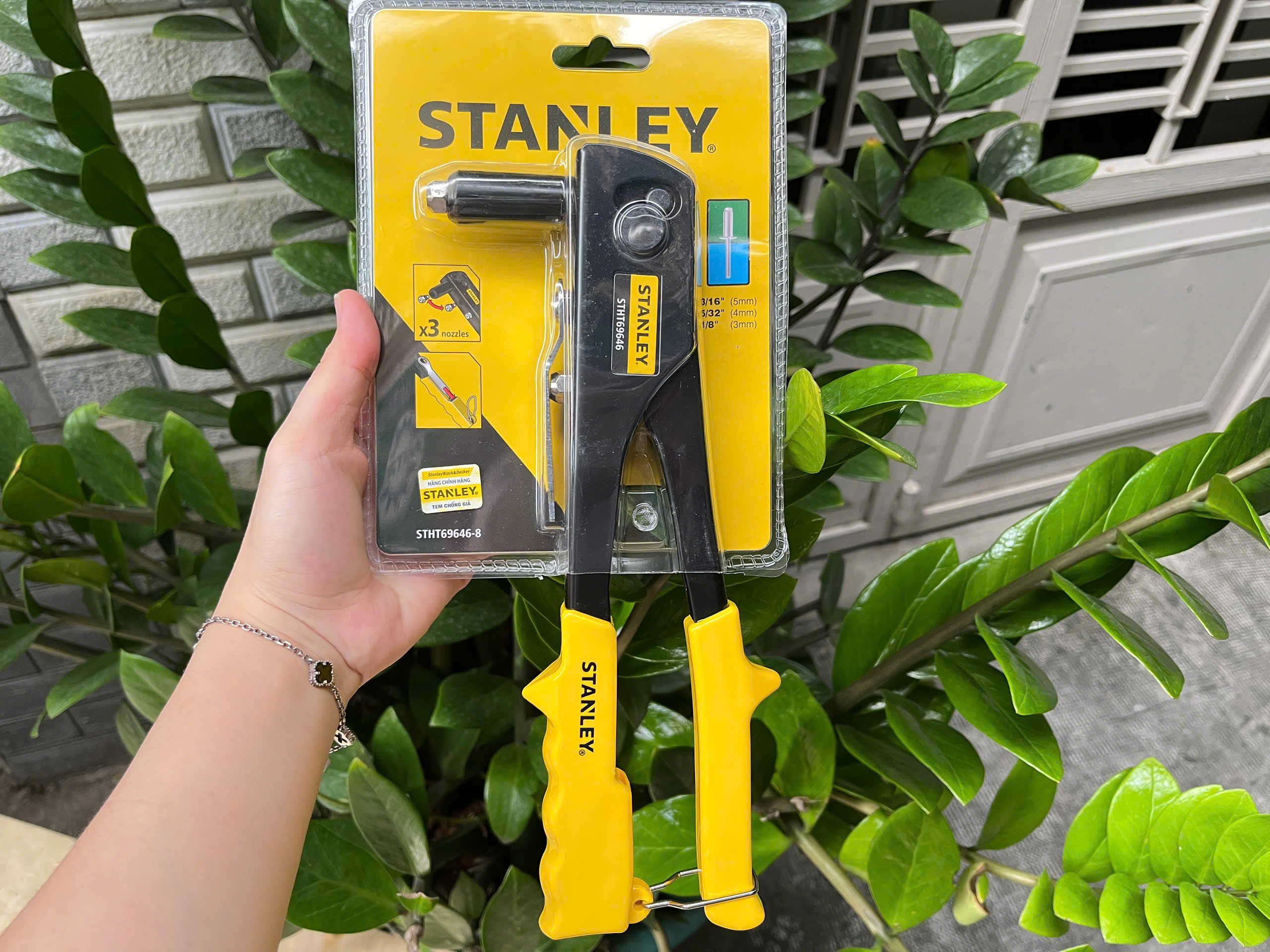 Kìm rút rive 3 lỗ Stanley STHT69646-8