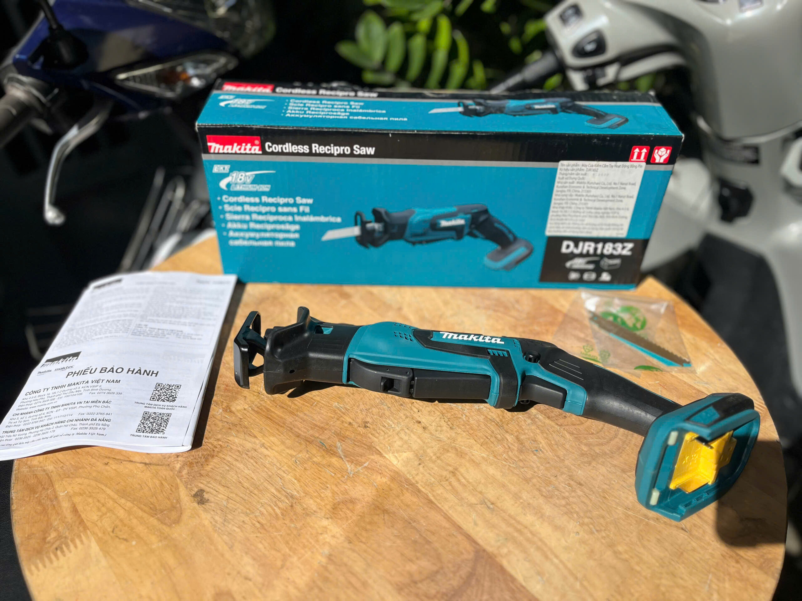 Máy cưa kiếm dùng pin Makita DJR183Z (18V)