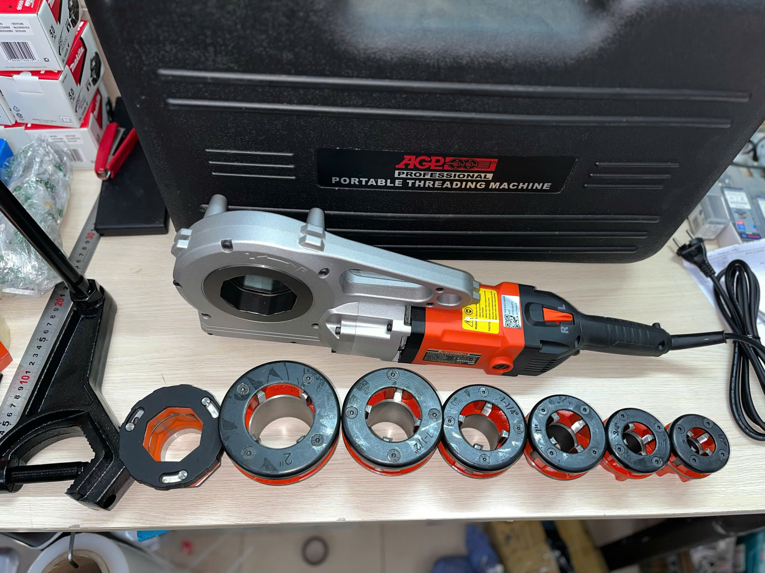 Máy Ren Ống Kim Loại Di Động AGP PT600