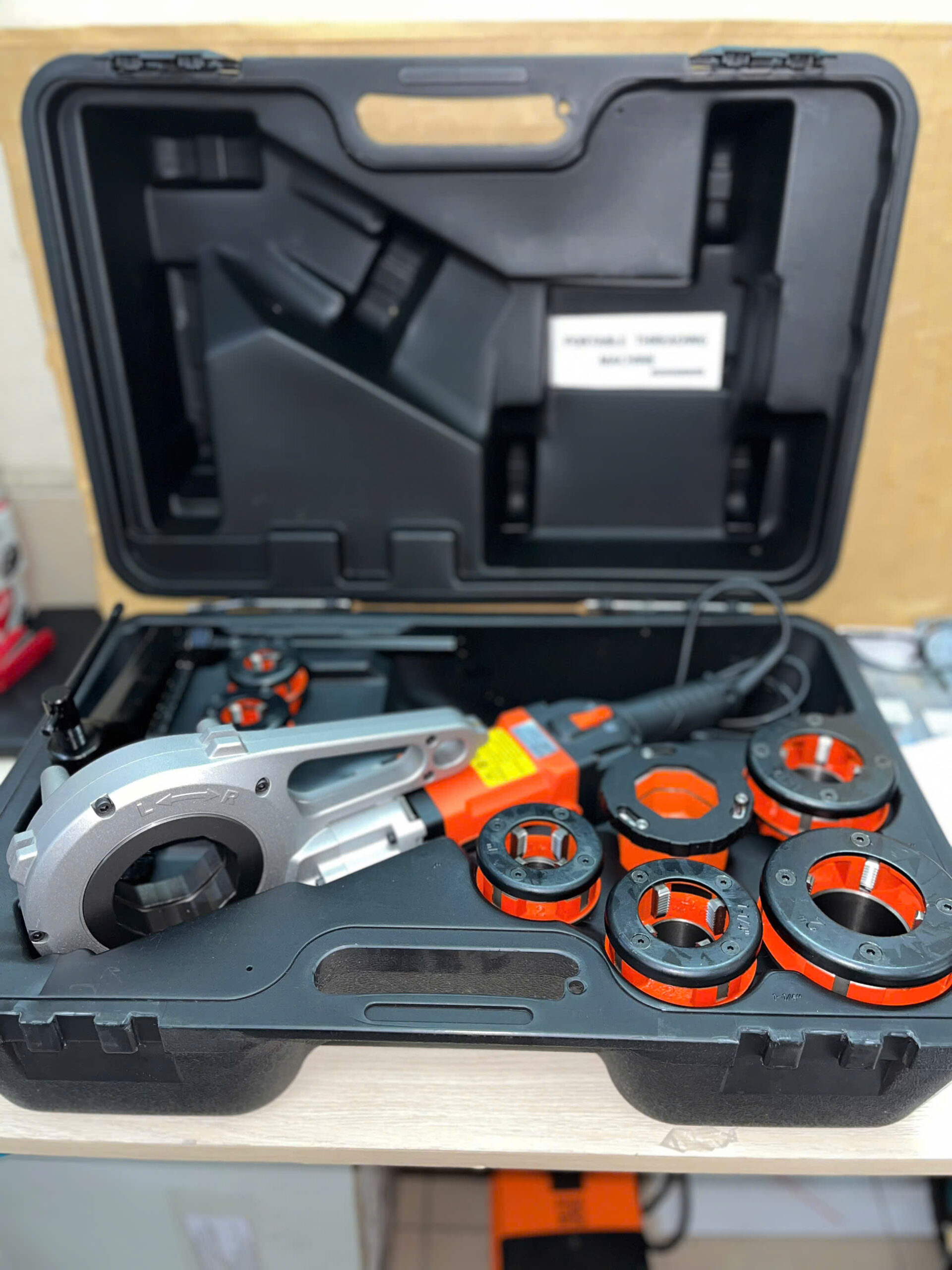 Máy Ren Ống Kim Loại Di Động AGP PT600