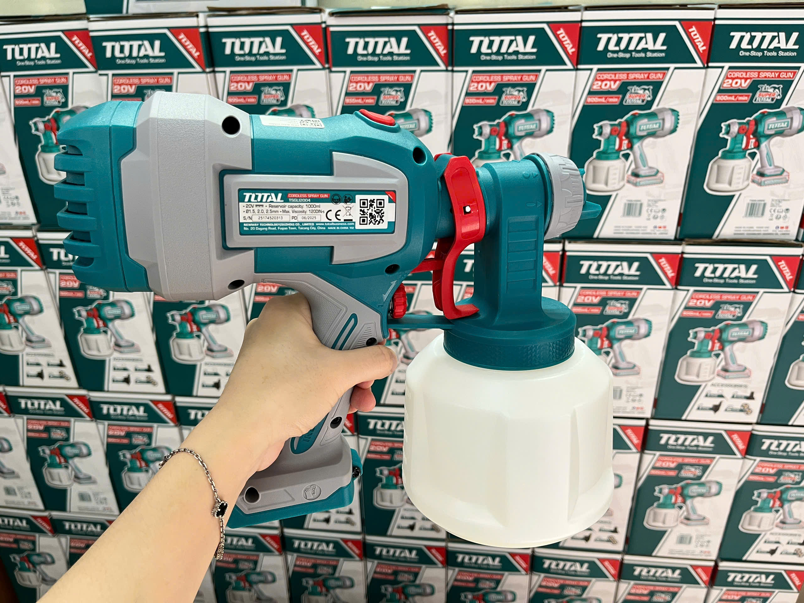 Máy phun sơn dùng pin Lithium 20V Total TSGLI2004 (không kèm pin & sạc)