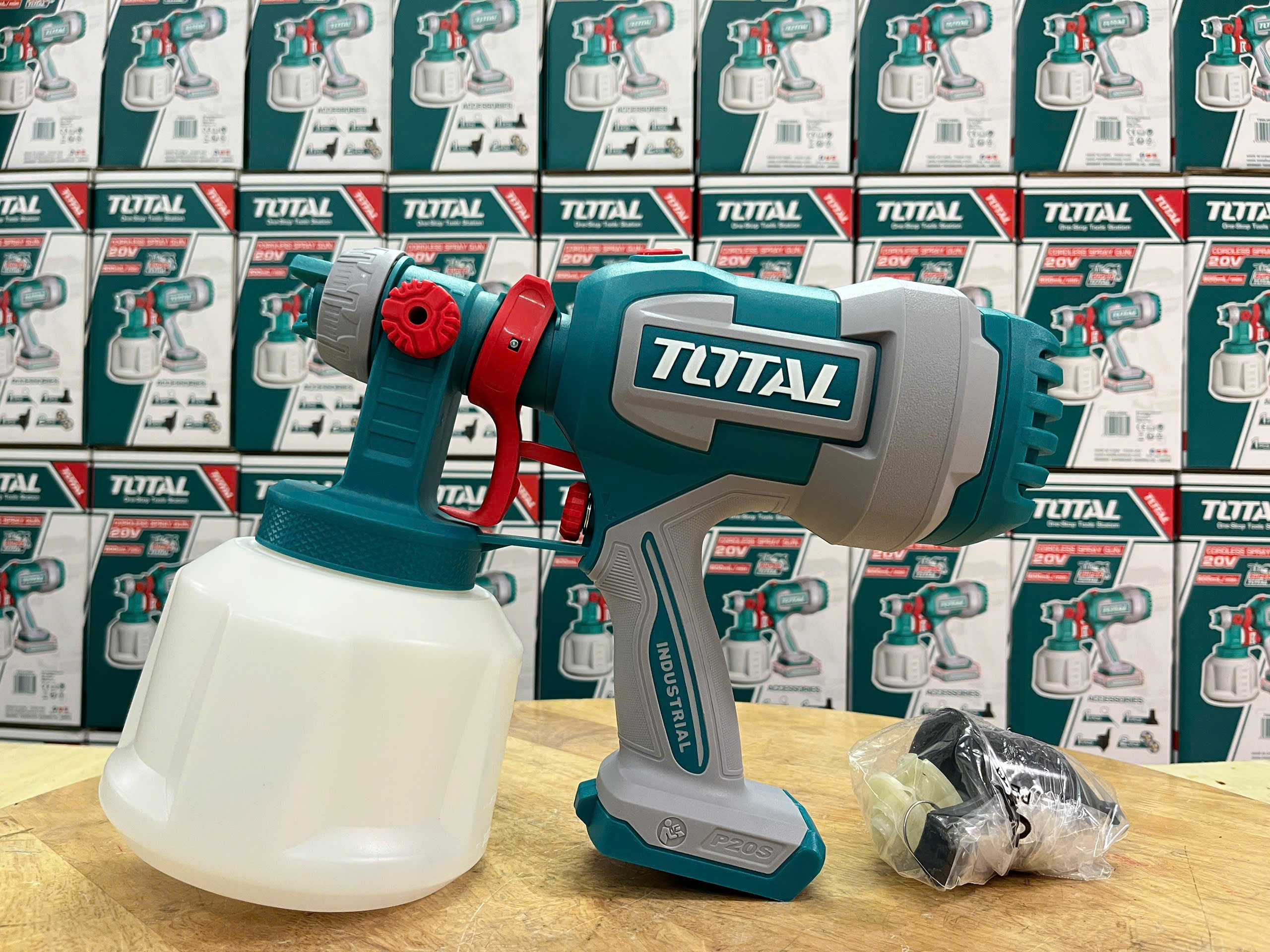 Máy phun sơn dùng pin Lithium 20V Total TSGLI2004 (không kèm pin & sạc)