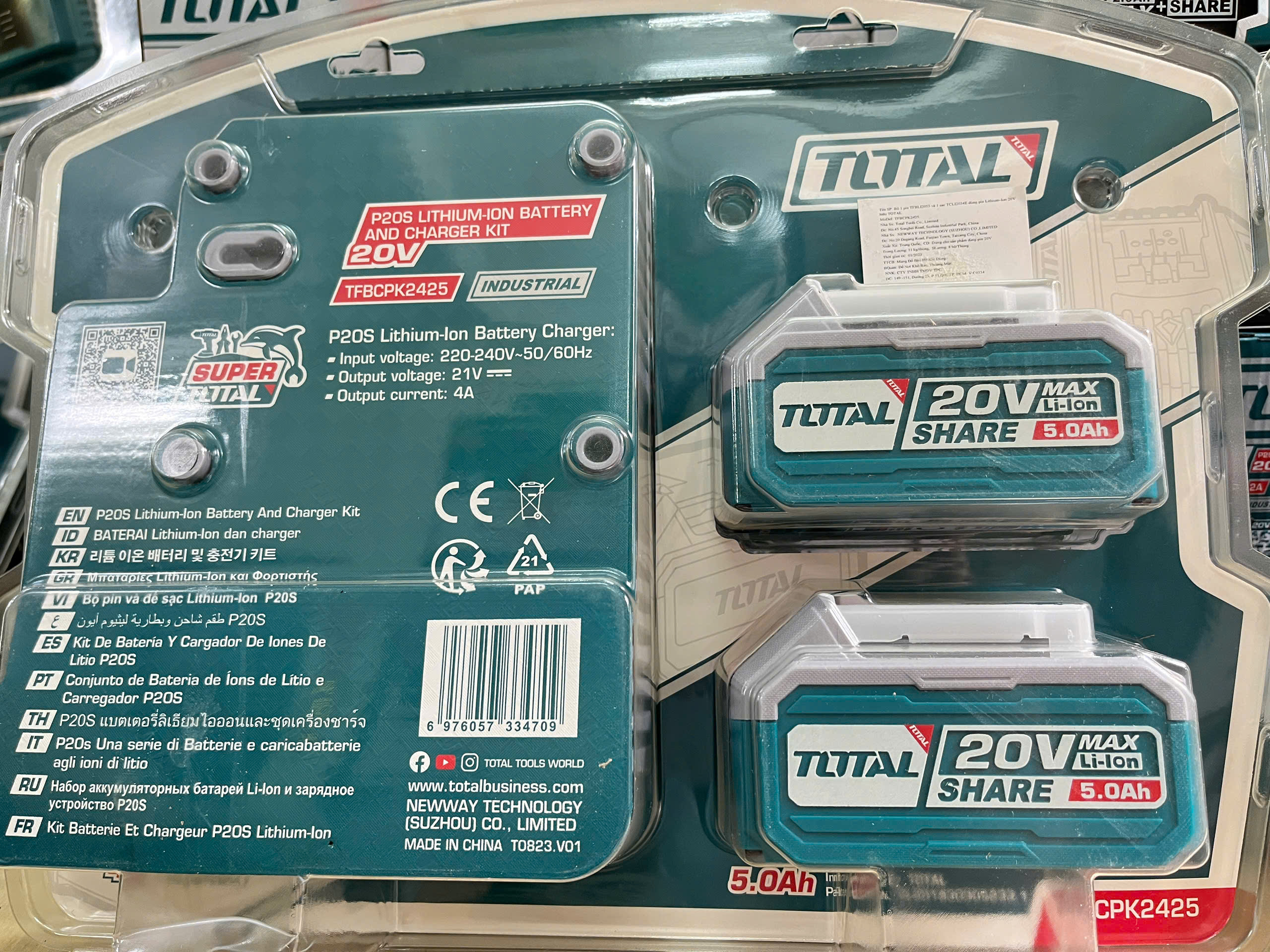 Bộ 2 Pin 20V 5.0Ah Và Sạc Nhanh 2 Cổng 4A Total TFBCPK2425