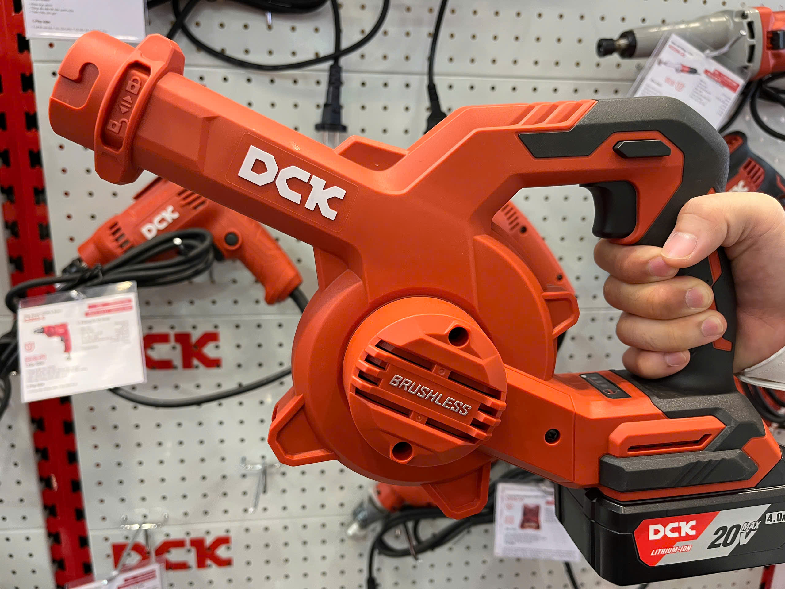 Máy thổi khí dùng pin Li-ion 20V DCK KDQF32(TYPE BM)