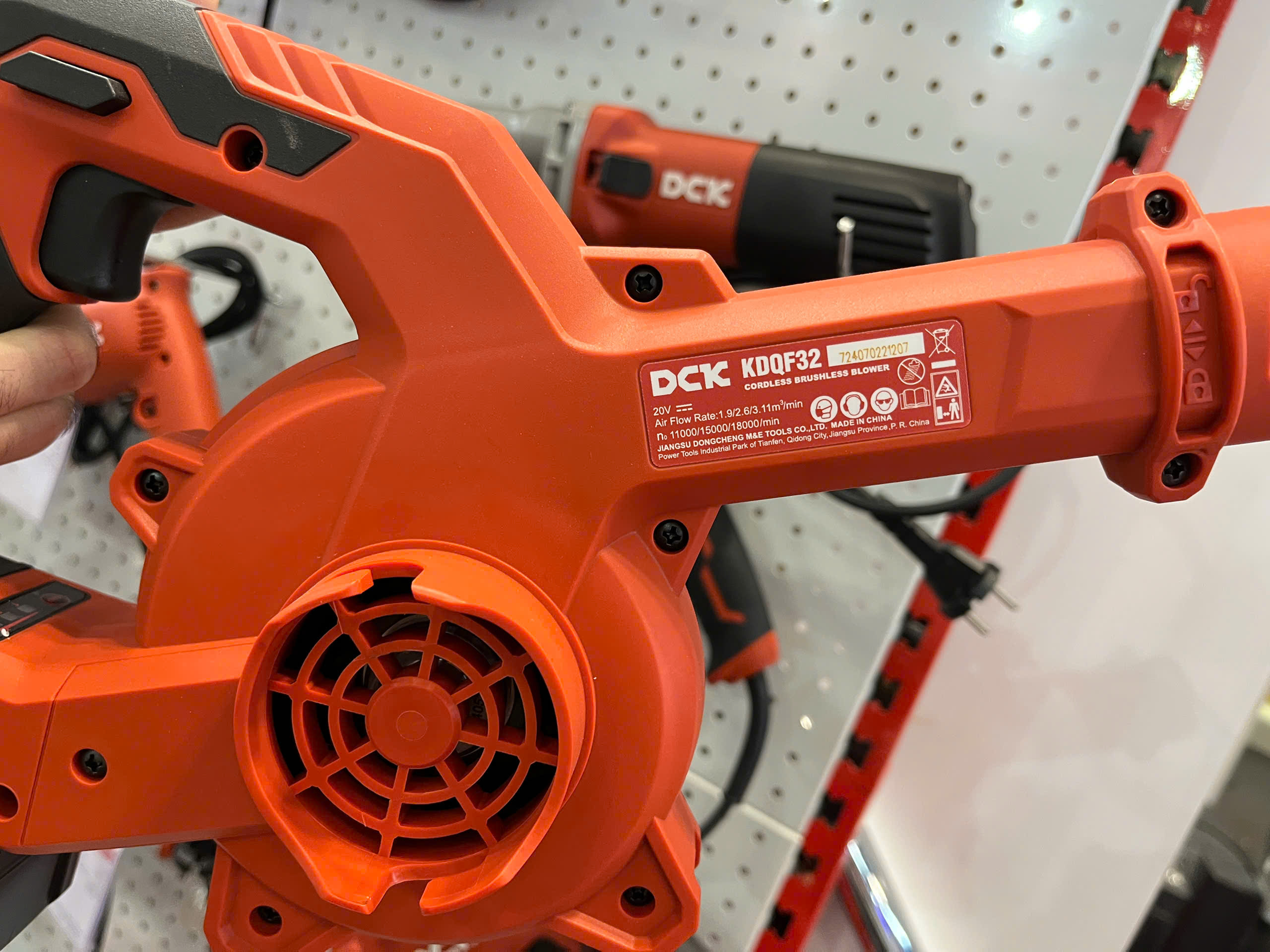 Máy thổi khí dùng pin Li-ion 20V DCK KDQF32(TYPE BM)