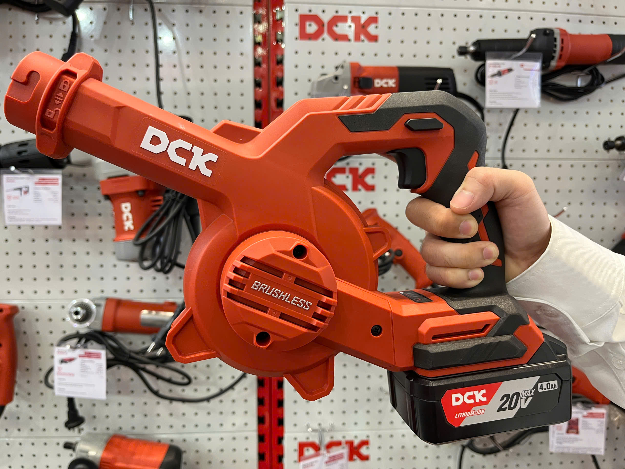 Máy thổi khí dùng pin Li-ion 20V DCK KDQF32(TYPE BM)