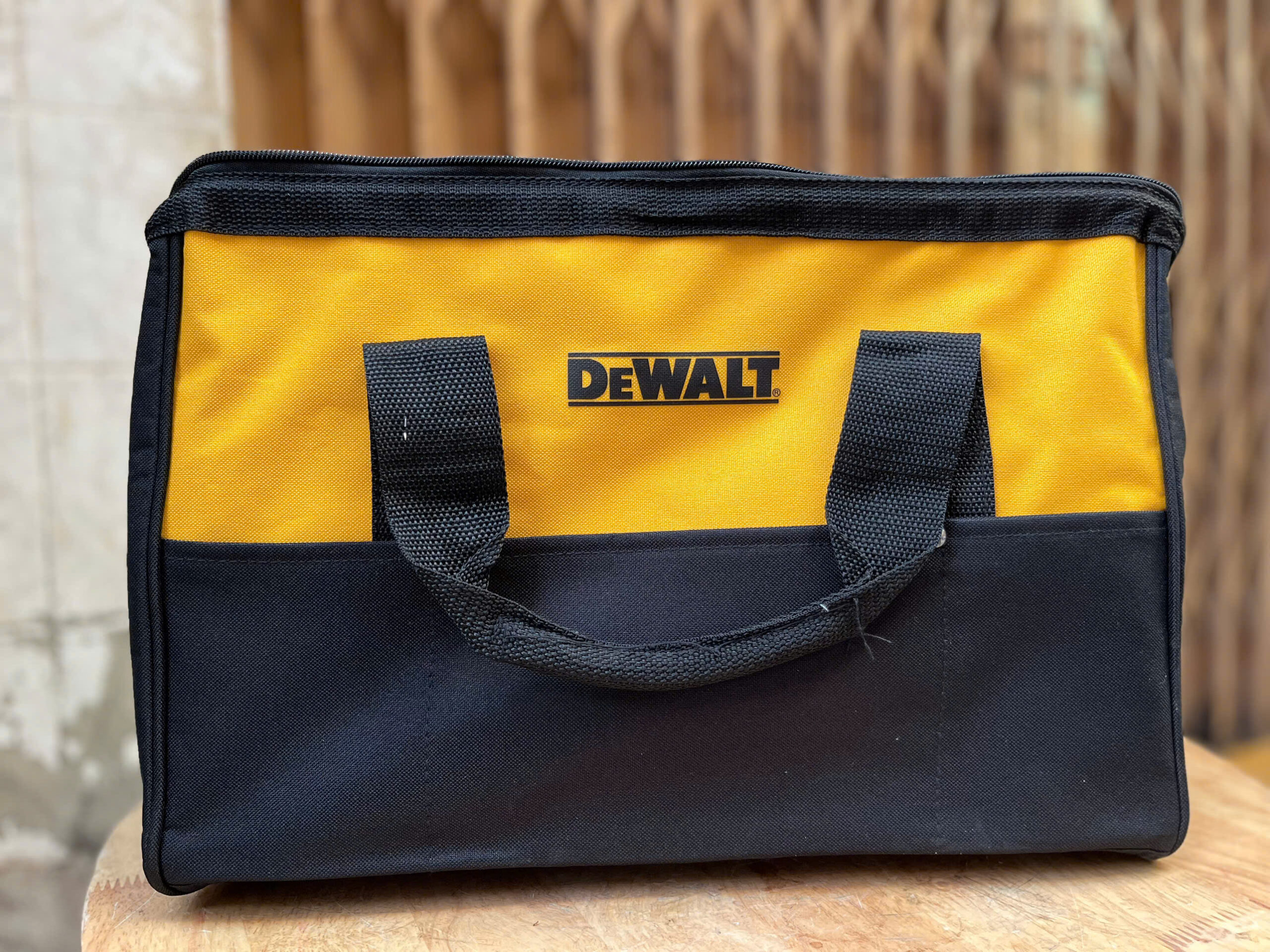 Máy khoan búa dùng pin 20V Dewalt DCH273BM2