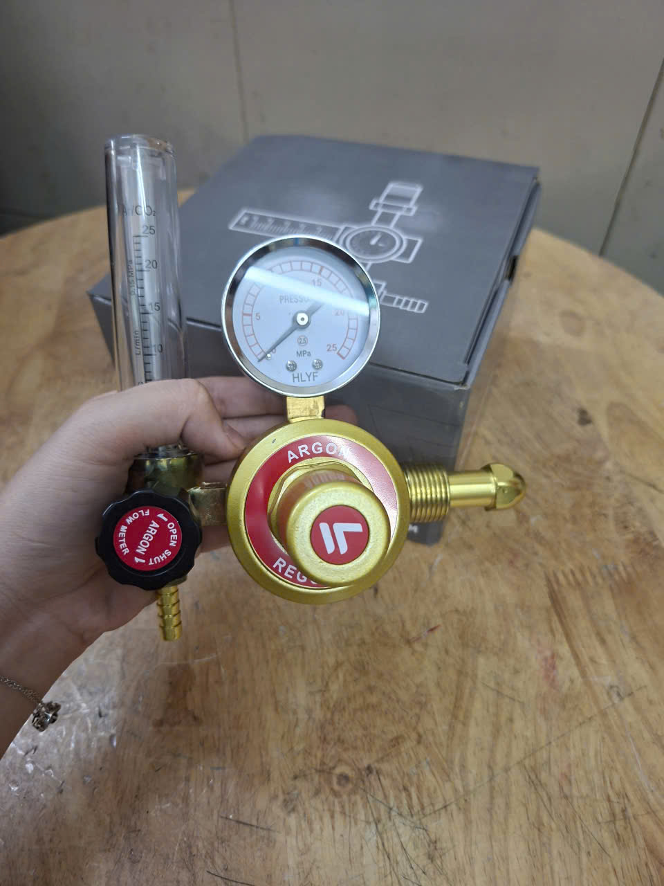 Đồng hồ Argon ren trong WELDCOM P25A-120313