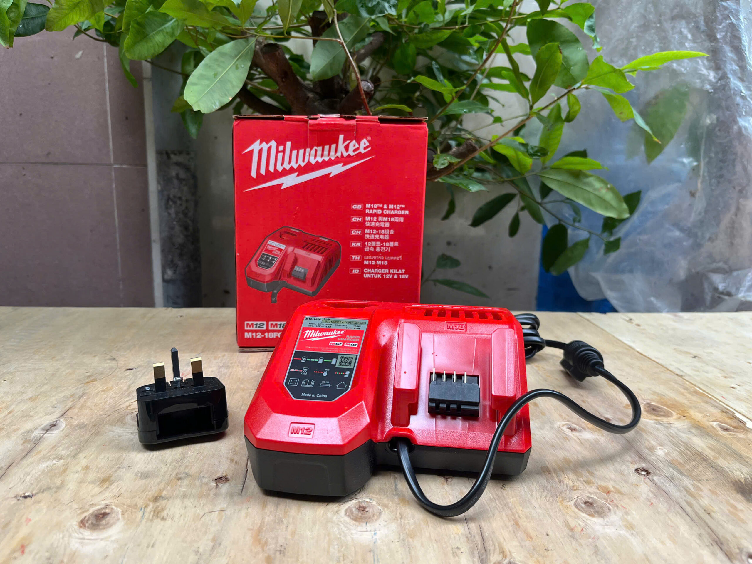 Sạc Pin nhanh Milwaulkee M12-18FC (12V, 18V)