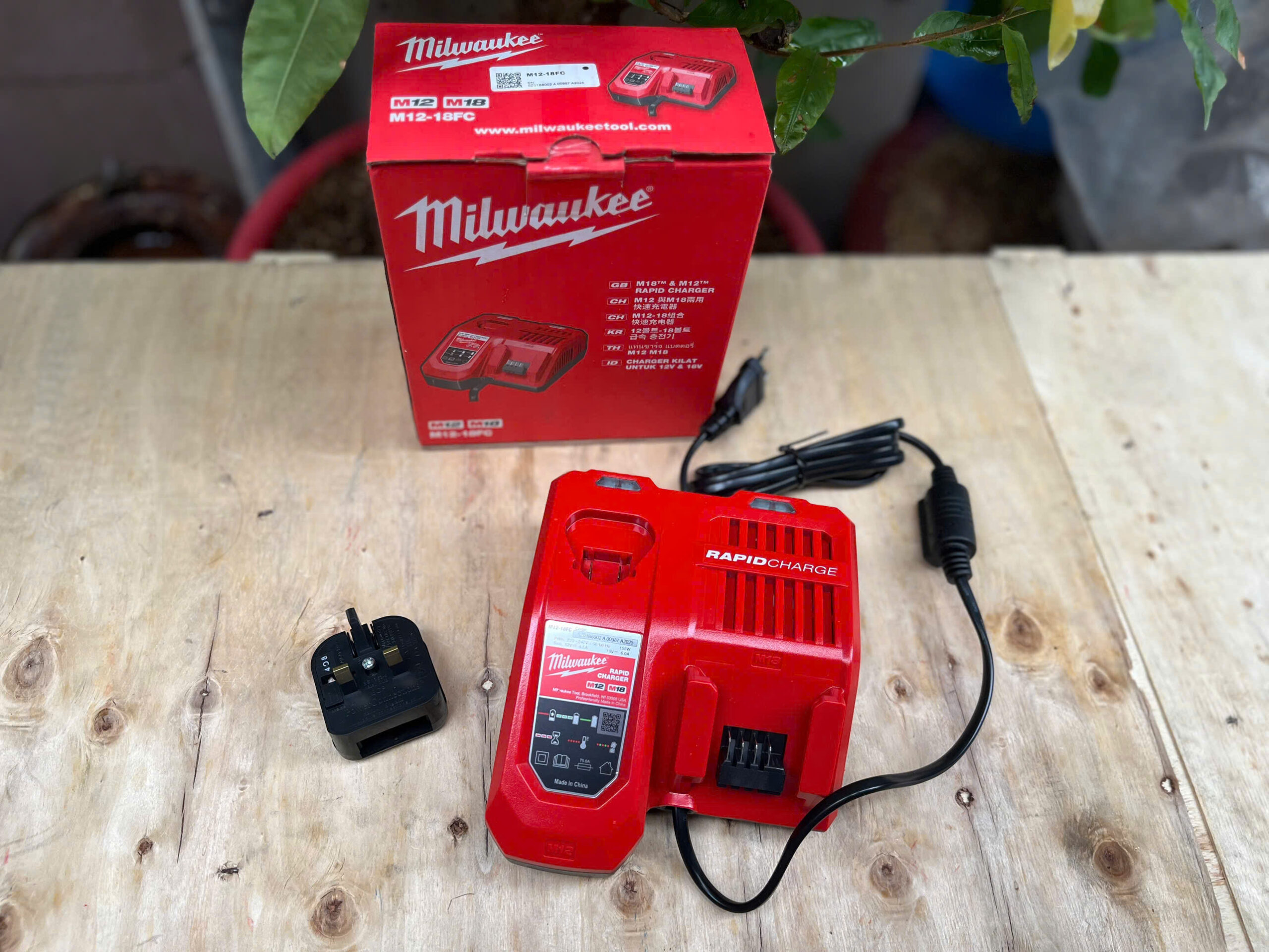 Sạc Pin nhanh Milwaulkee M12-18FC (12V, 18V)