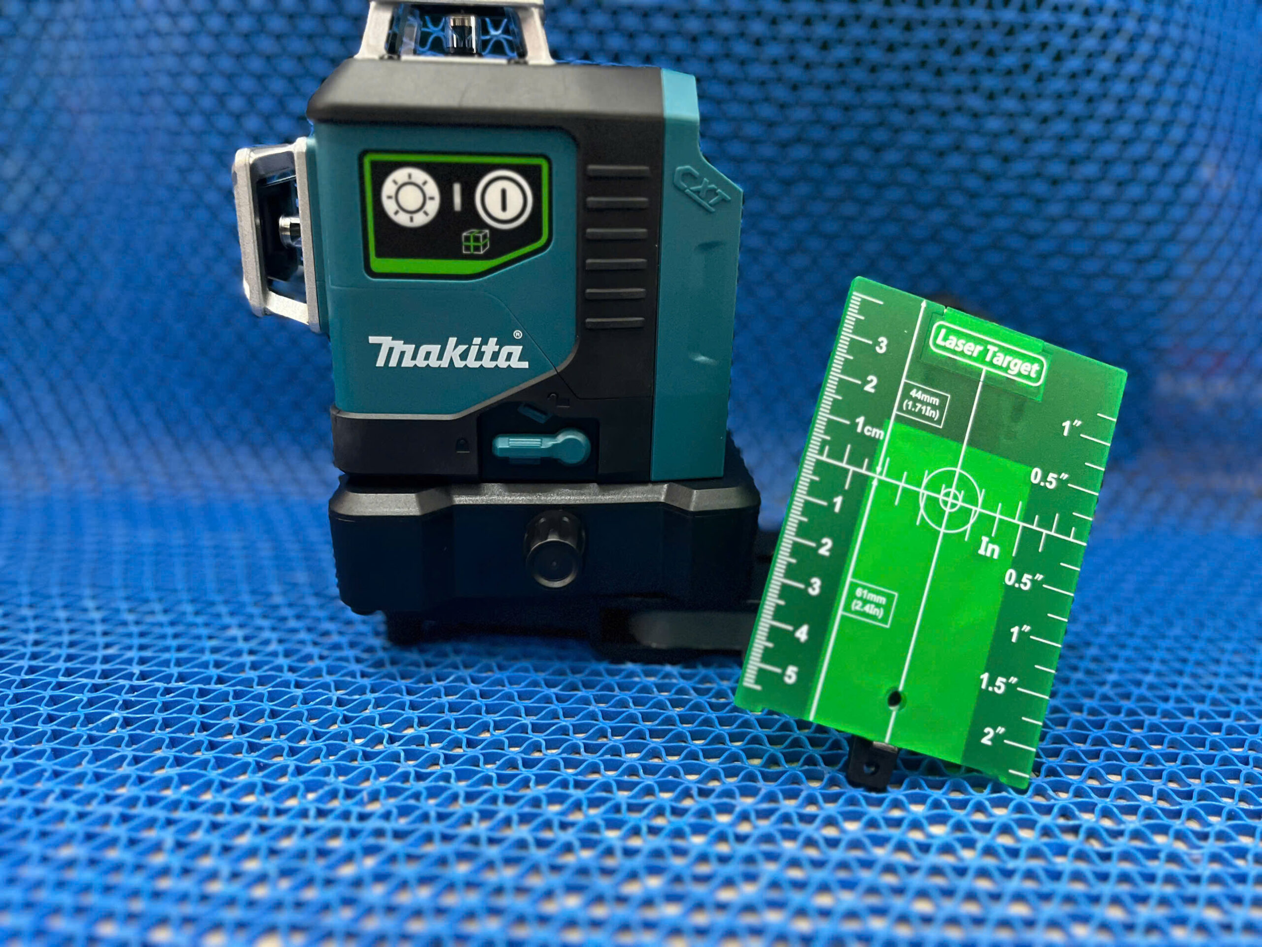 Máy cân mực laser tia xanh dùng pin Makita SK700GD (12VMAX)