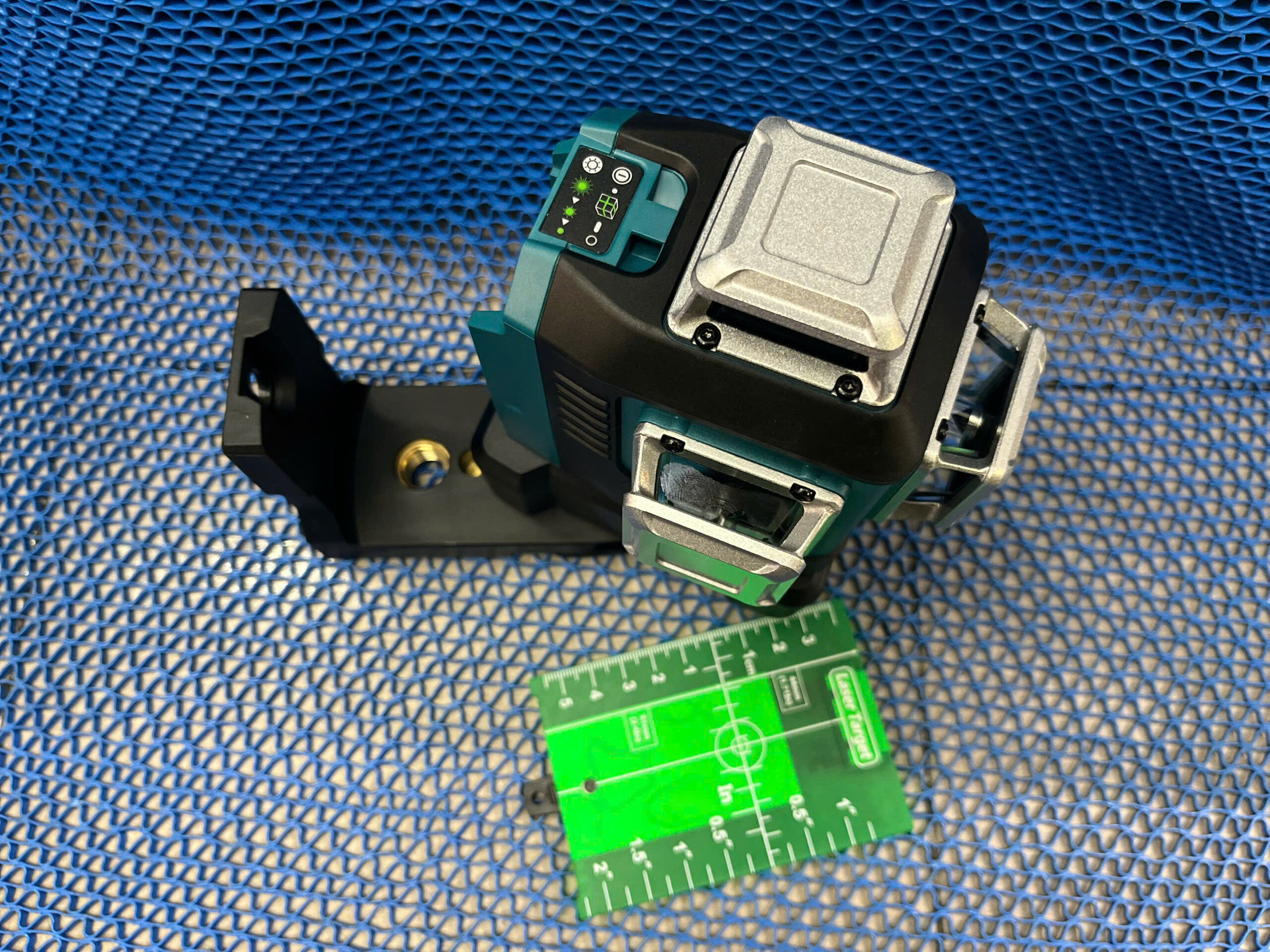 Máy cân mực laser tia xanh dùng pin Makita SK700GD (12VMAX)